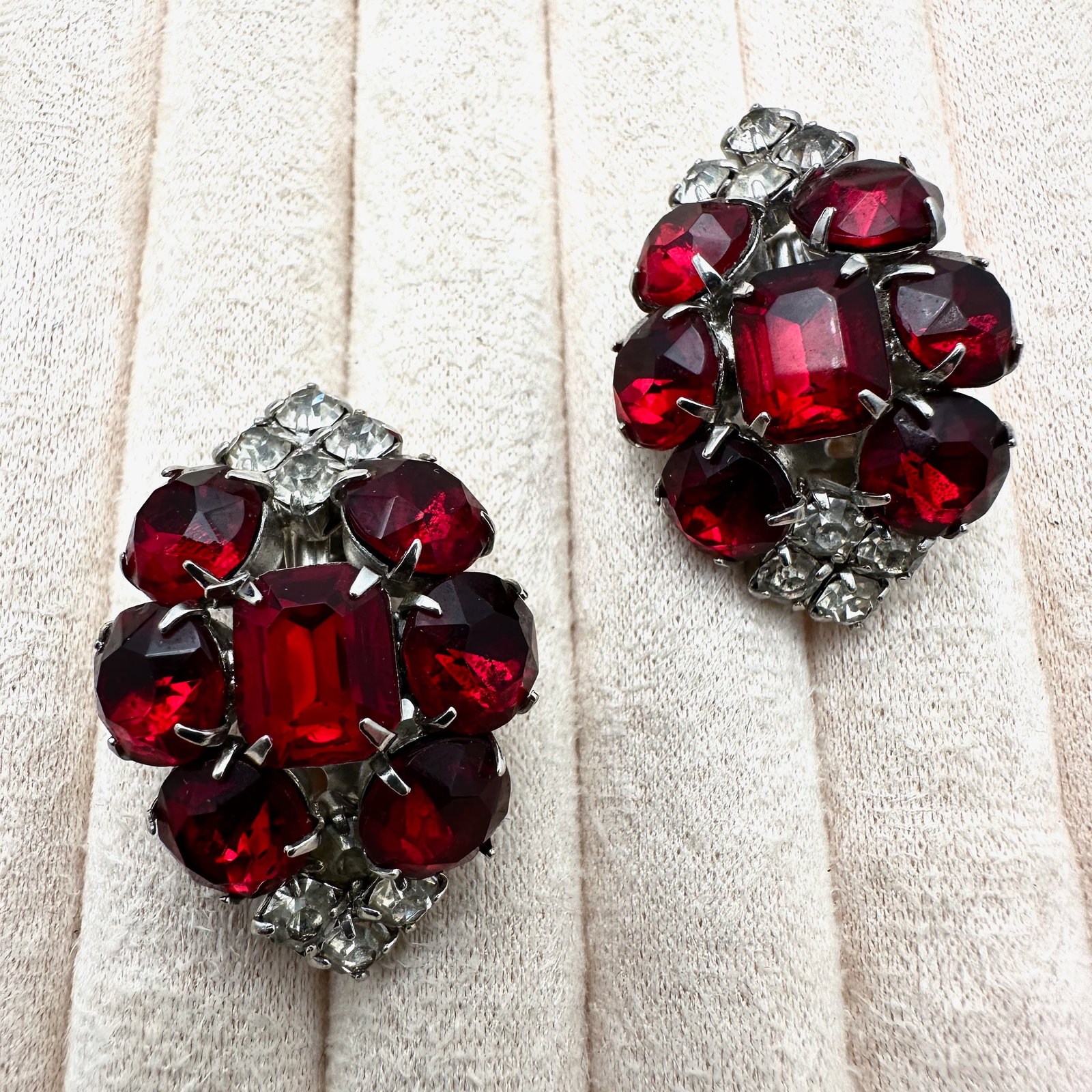 Vintage Unsigned High End Red and Clear Glass Rhinestone Silver Tone Clip Earrings 1.5 Inch (1 of 2)