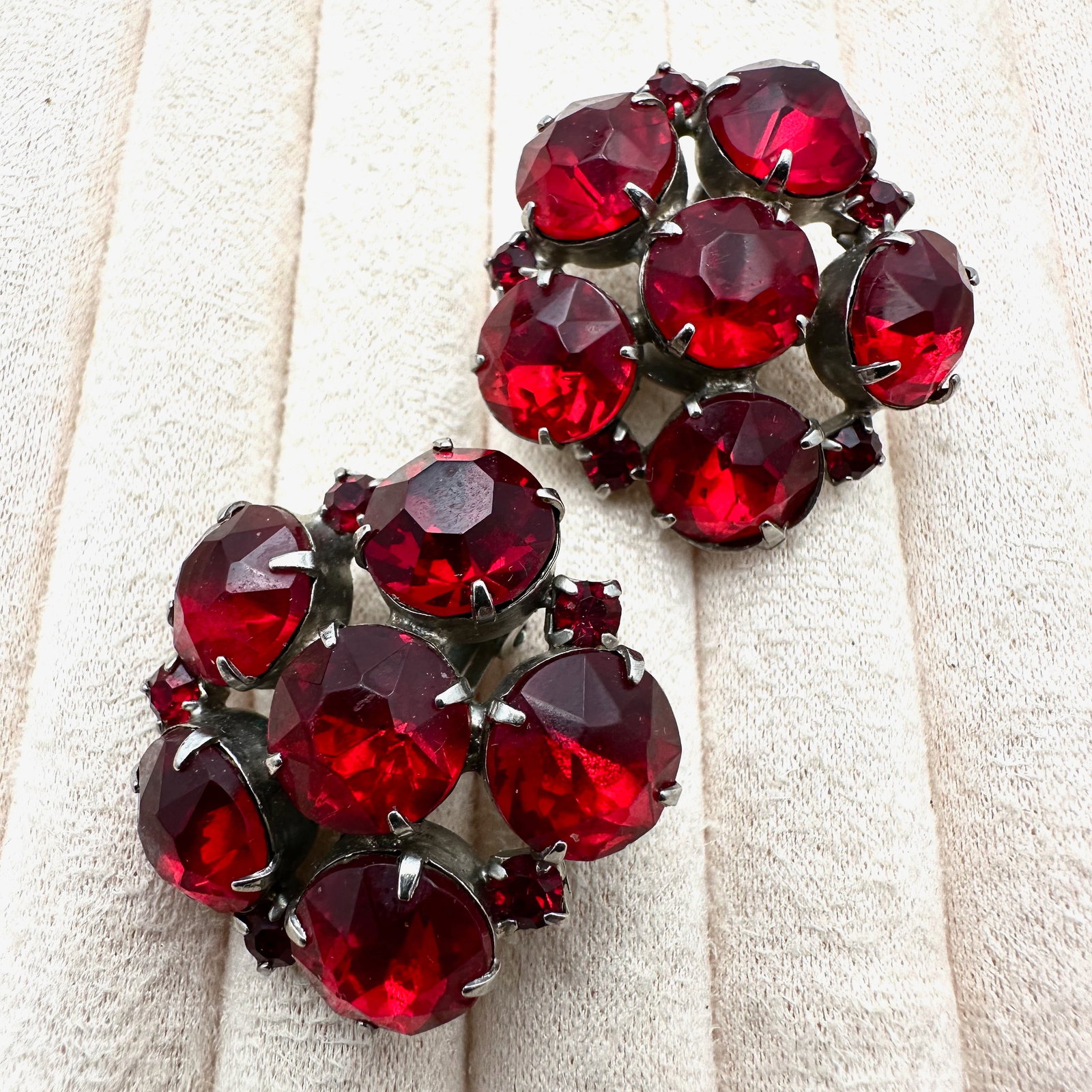 Vintage Red Glass Rhinestone Silver Tone Clip Earrings 1.5 Inch (1 of 2)