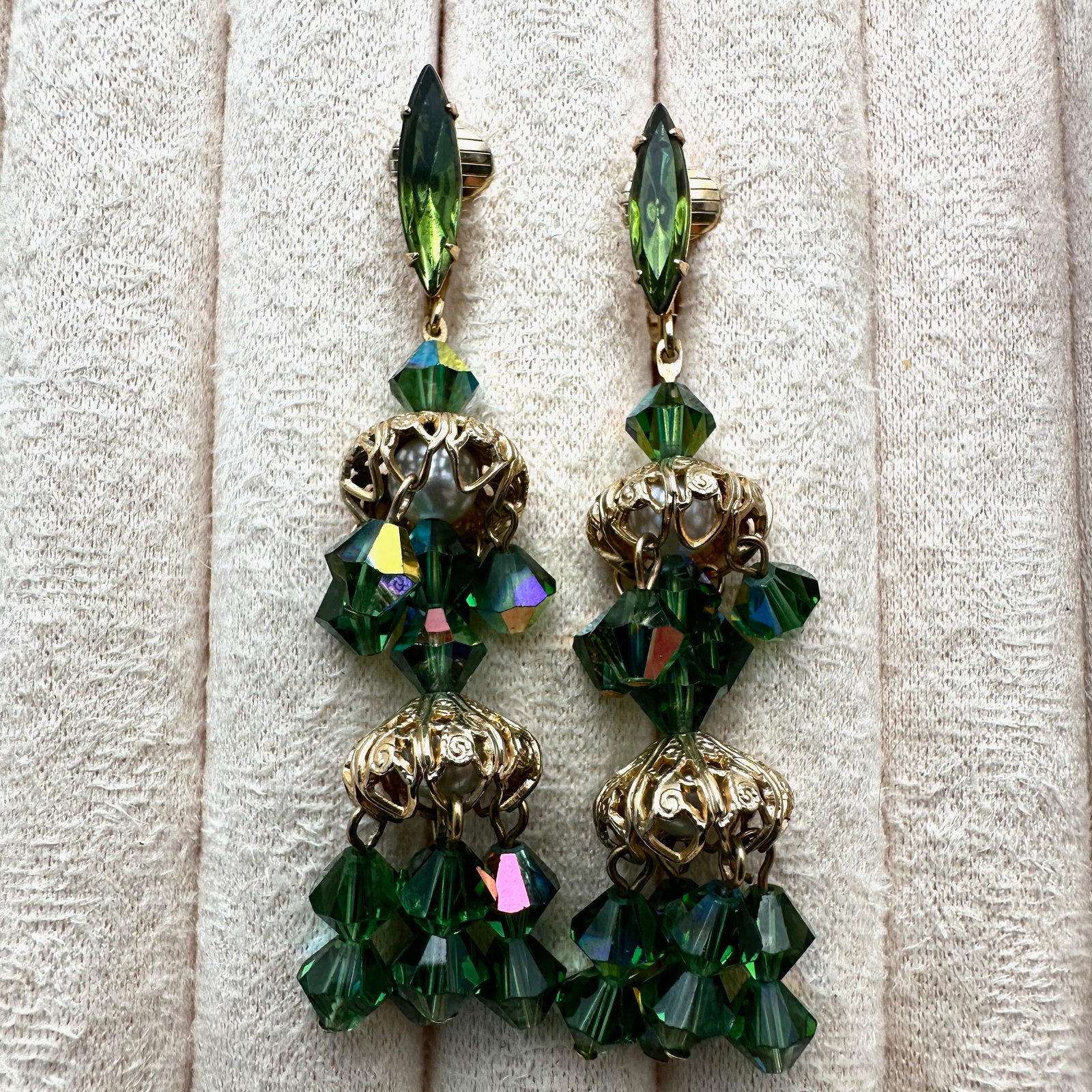 Vintage Lewis Segal Green Aurora Borealis Crystal Gold Tone Clip Earrings 2.5 Inch (1 of 2)