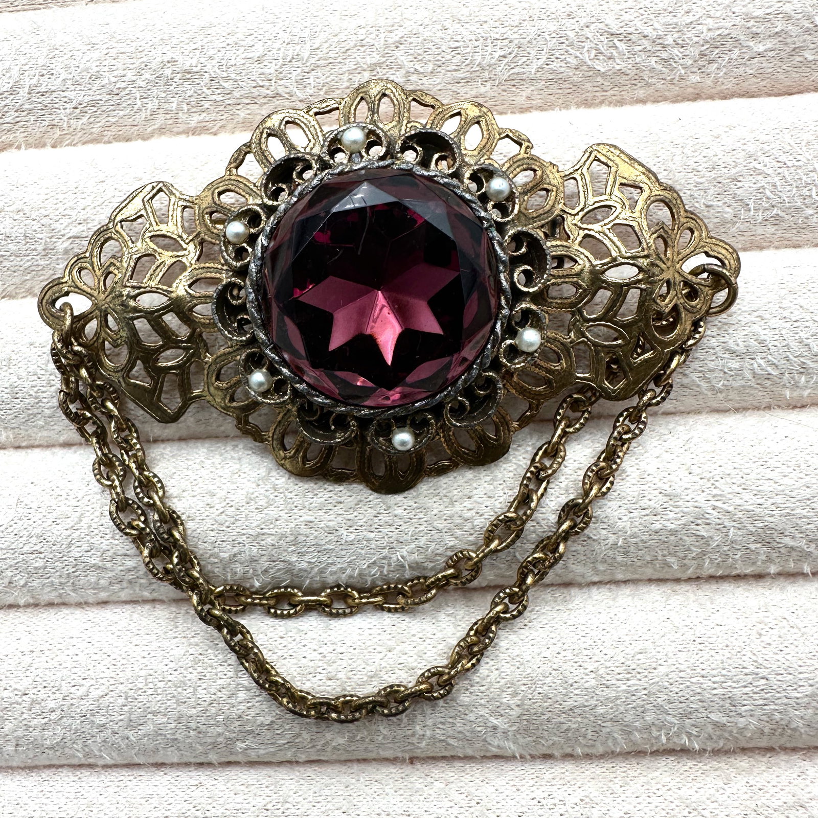 Vintage Purple Glass Rhinestone Gold Tone Filigree Brooch Pin 2.5 Inch: Vintage Purple Glass Rhinestone Gold Tone Filigree Brooch Pin 2.5 Inch