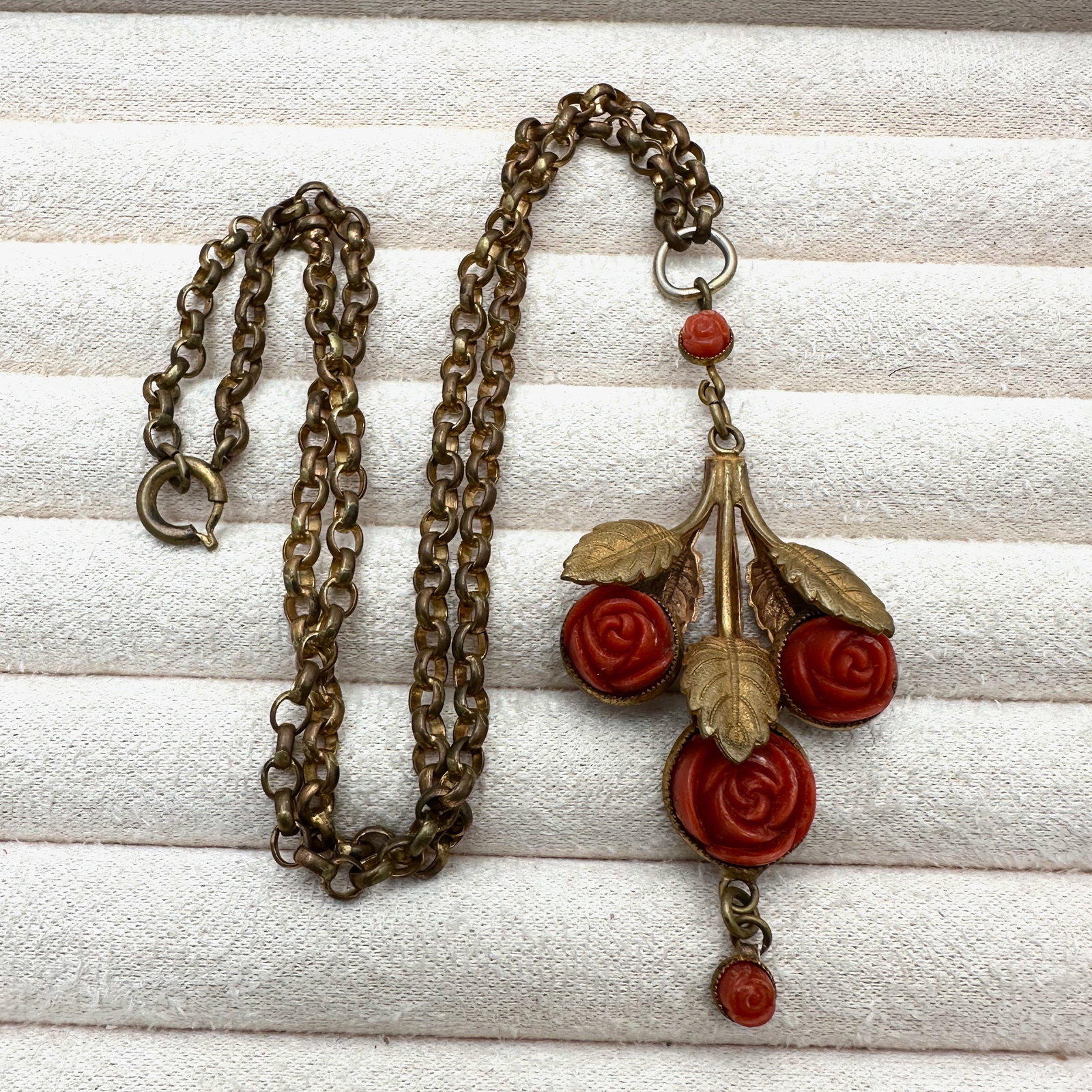 Antique Vintage Faux Coral Rose 2.5 Inch Pendant Antiqued Gold Tone Pendant Necklace 20 Inch Chain: Antique Vintage Faux Coral Rose 2.5 Inch Pendant Antiqued Gold Tone Pendant Necklace 20 Inch Chain