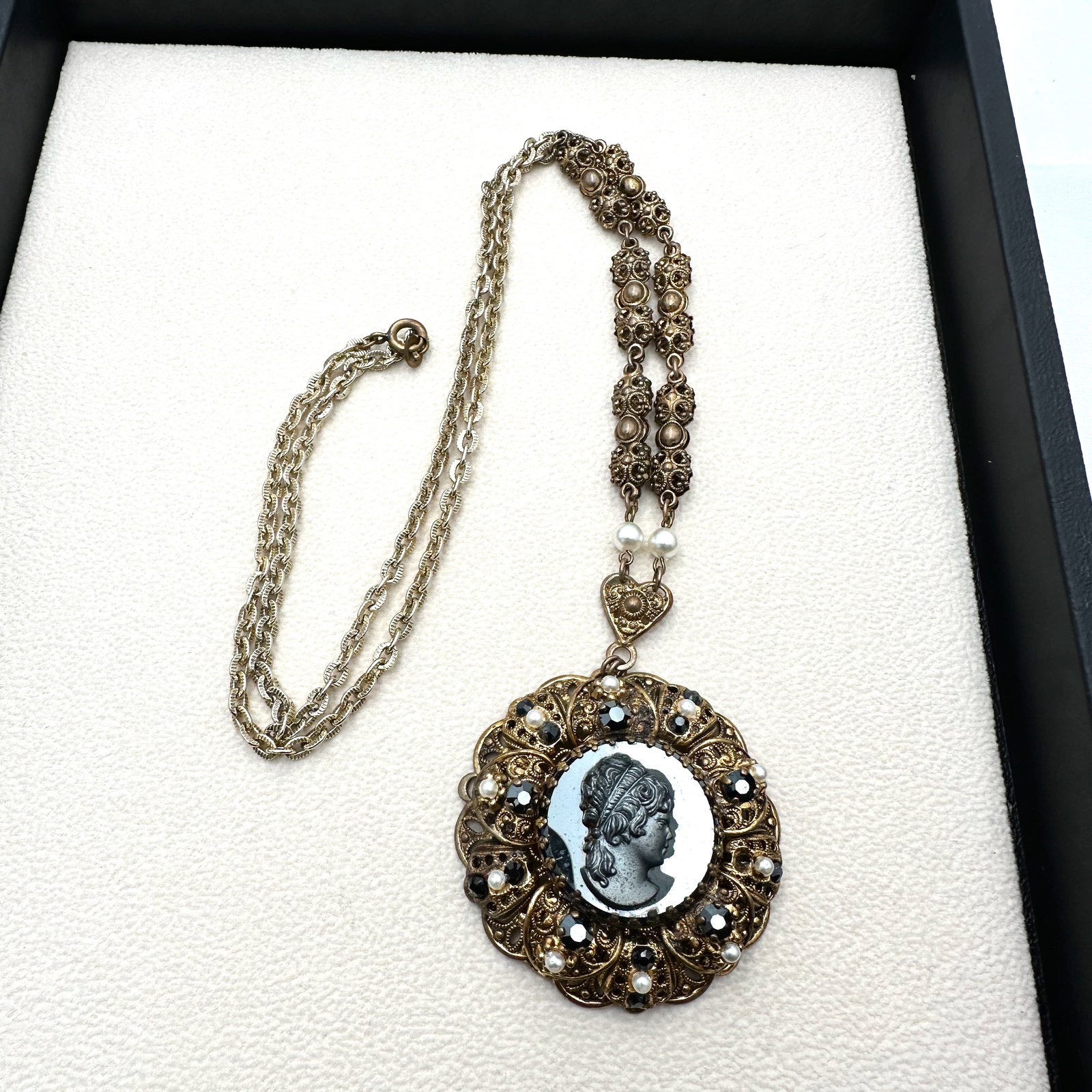 Vintage Wester Germany Black Cameo Gold Tone Filigree Pendant Necklace 24 Inch Chain: Vintage Wester Germany Black Cameo Gold Tone Filigree Pendant Necklace 24 Inch Chain