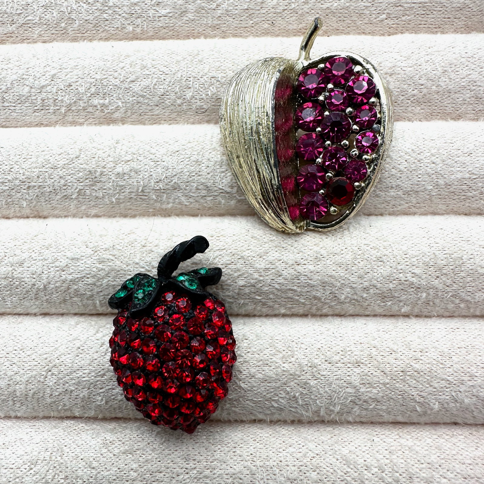 Vintage Weiss Strawberry Brooch Pin and Pink Glass Rhinestone Gold Tone Apple Brooch Pin: Vintage Weiss Strawberry Brooch Pin and Pink Glass Rhinestone Gold Tone Apple Brooch Pin