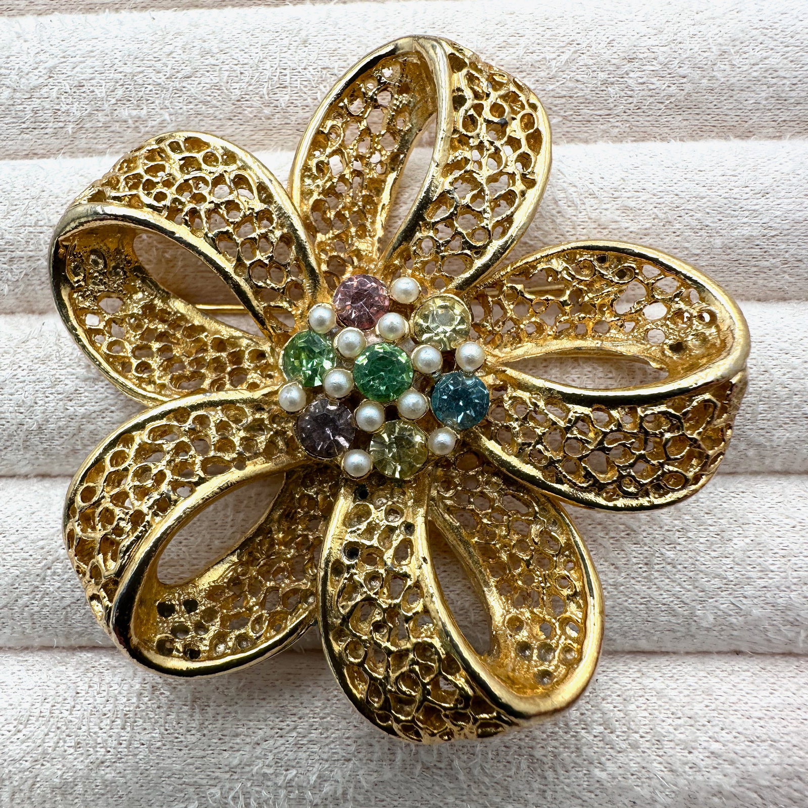 Vintage Multicolor Glass Rhinestone Gold Tone Brooch Pin Flower Design 2.5 Inch: Vintage Multicolor Glass Rhinestone Gold Tone Brooch Pin Flower Design 2.5 Inch