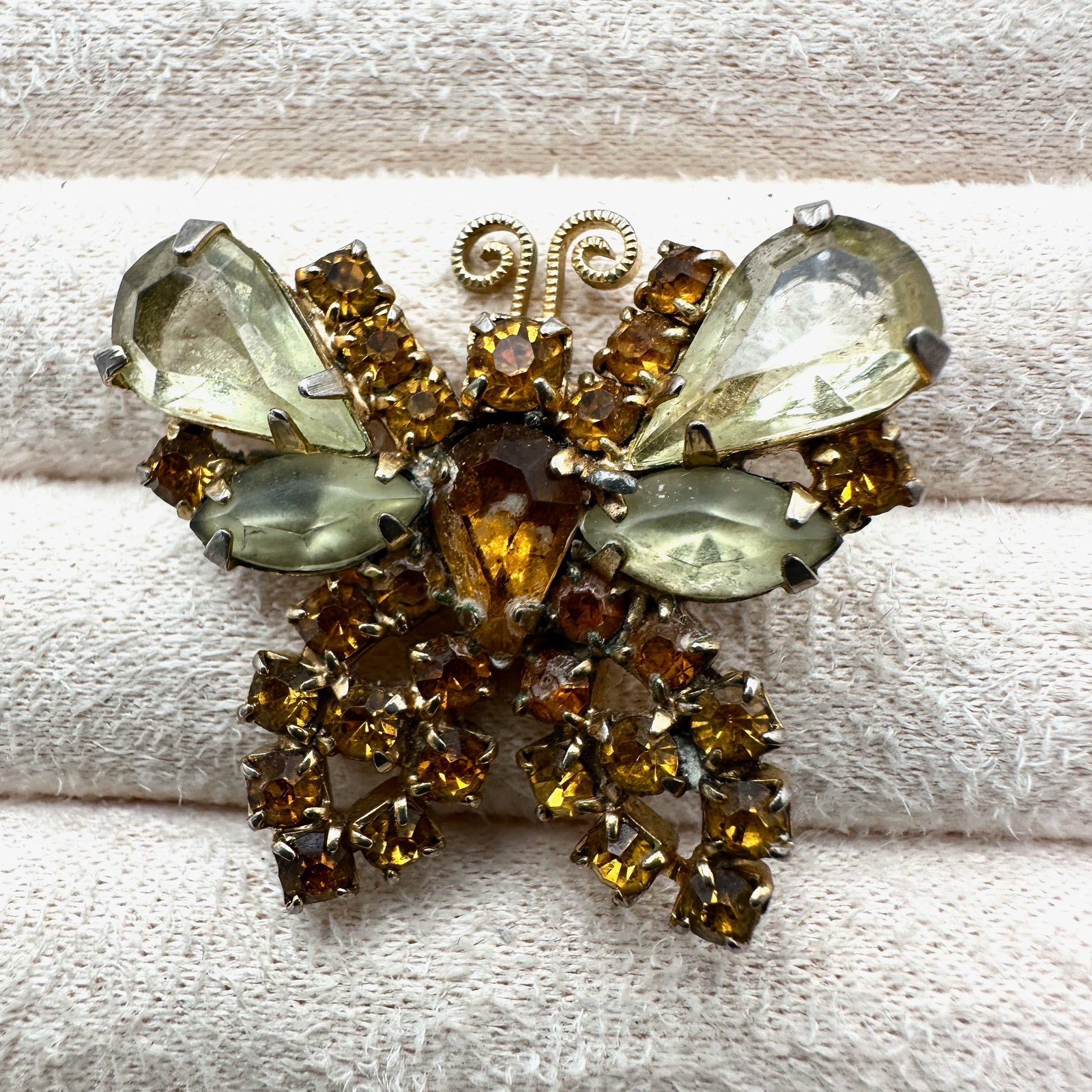Vintage Weiss Yellow Amber Glass Rhinestone Gold Tone Butterfly Brooch Pin 1.5 Inch: Vintage Weiss Yellow Amber Glass Rhinestone Gold Tone Butterfly Brooch Pin 1.5 Inch