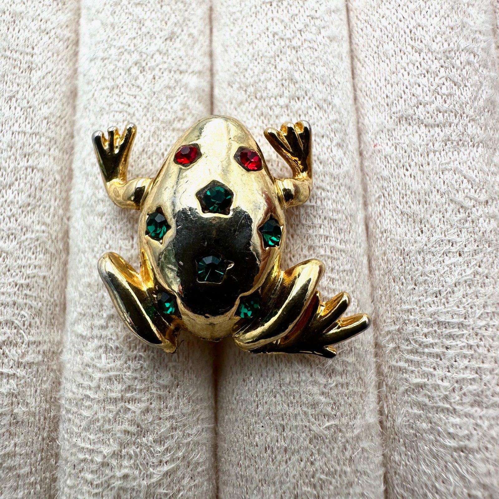 Vintage Red Green Glass Rhinestone Gold Plated Frog Brooch Pin 1 Inch (1 of 2)