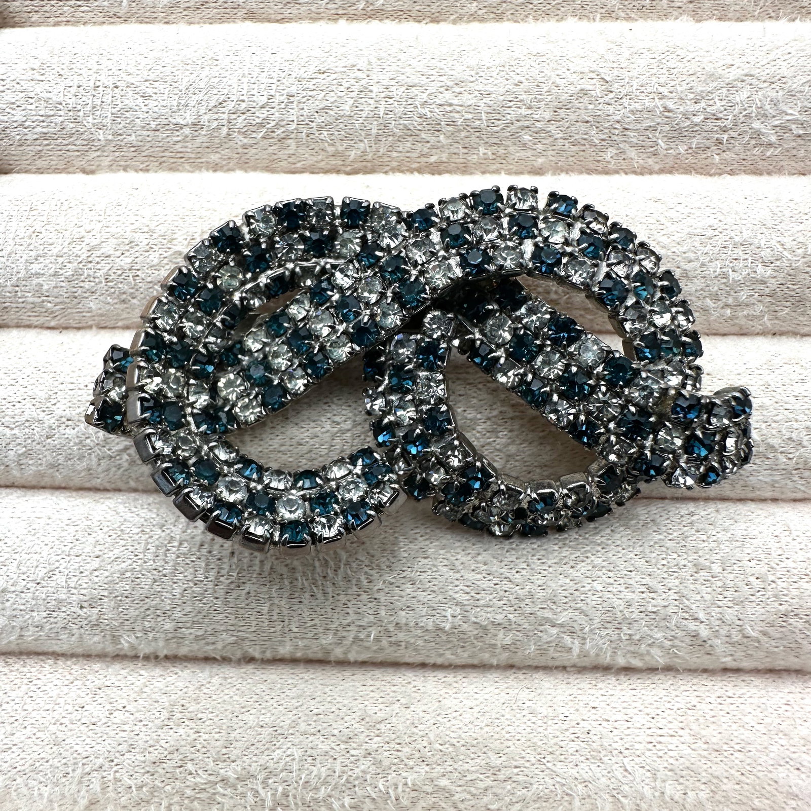 Vintage Blue and Clear Glass Rhinestone Silver Tone Pretzel Design Brooch Pin 2.25 Inch: Vintage Blue and Clear Glass Rhinestone Silver Tone Pretzel Design Brooch Pin 2.25 Inch
