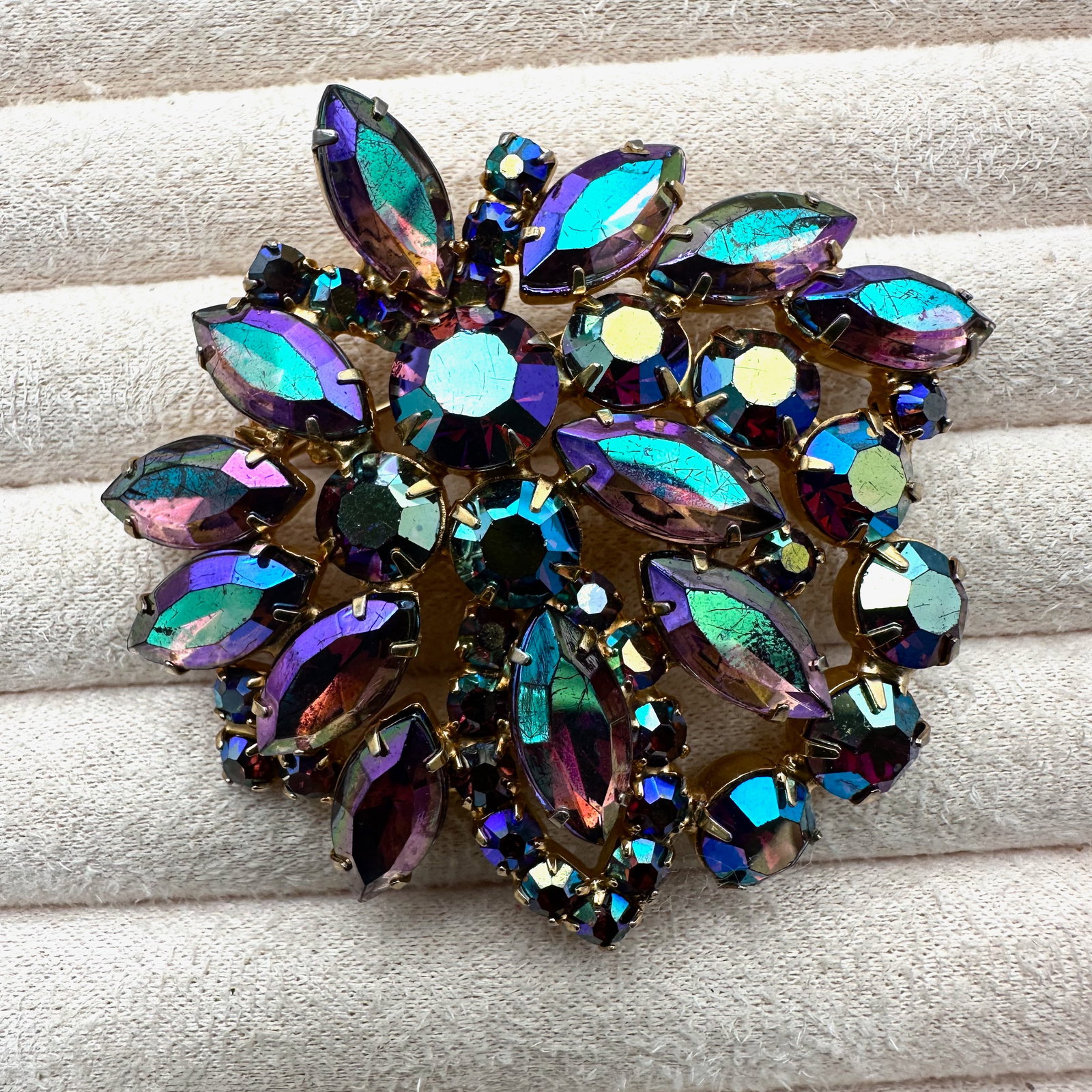 Vintage Purple Aurora Borealis Glass Rhinestone Gold Tone Brooch Pin 2.5 Inch: Vintage Purple Aurora Borealis Glass Rhinestone Gold Tone Brooch Pin 2.5 Inch