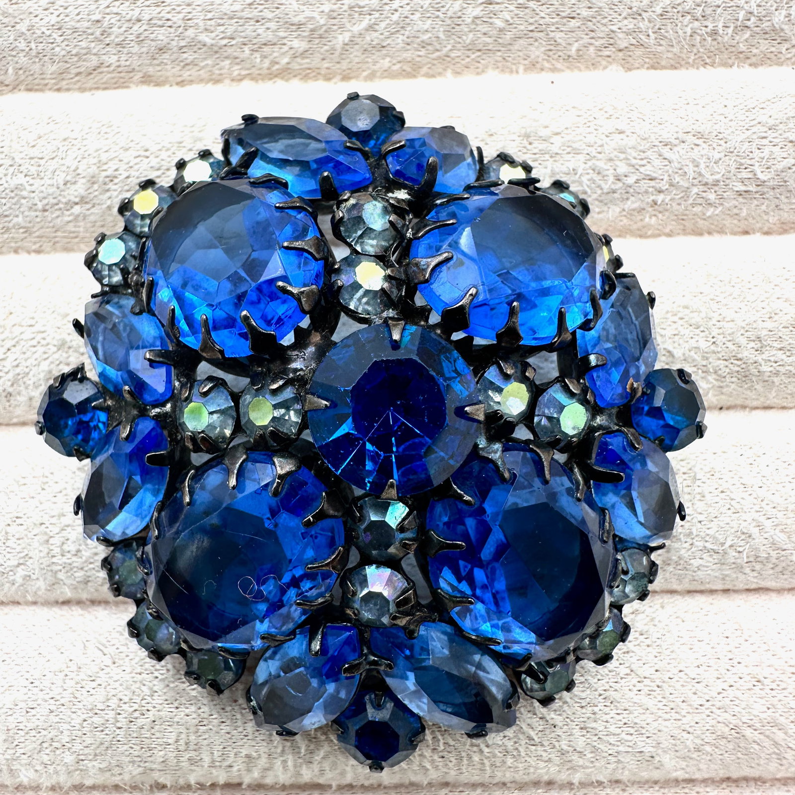 Vintage Juliana Blue Glass Rhinestone Black Japanned Silver Tone Brooch Pin 2.5 Inch (1 of 2)