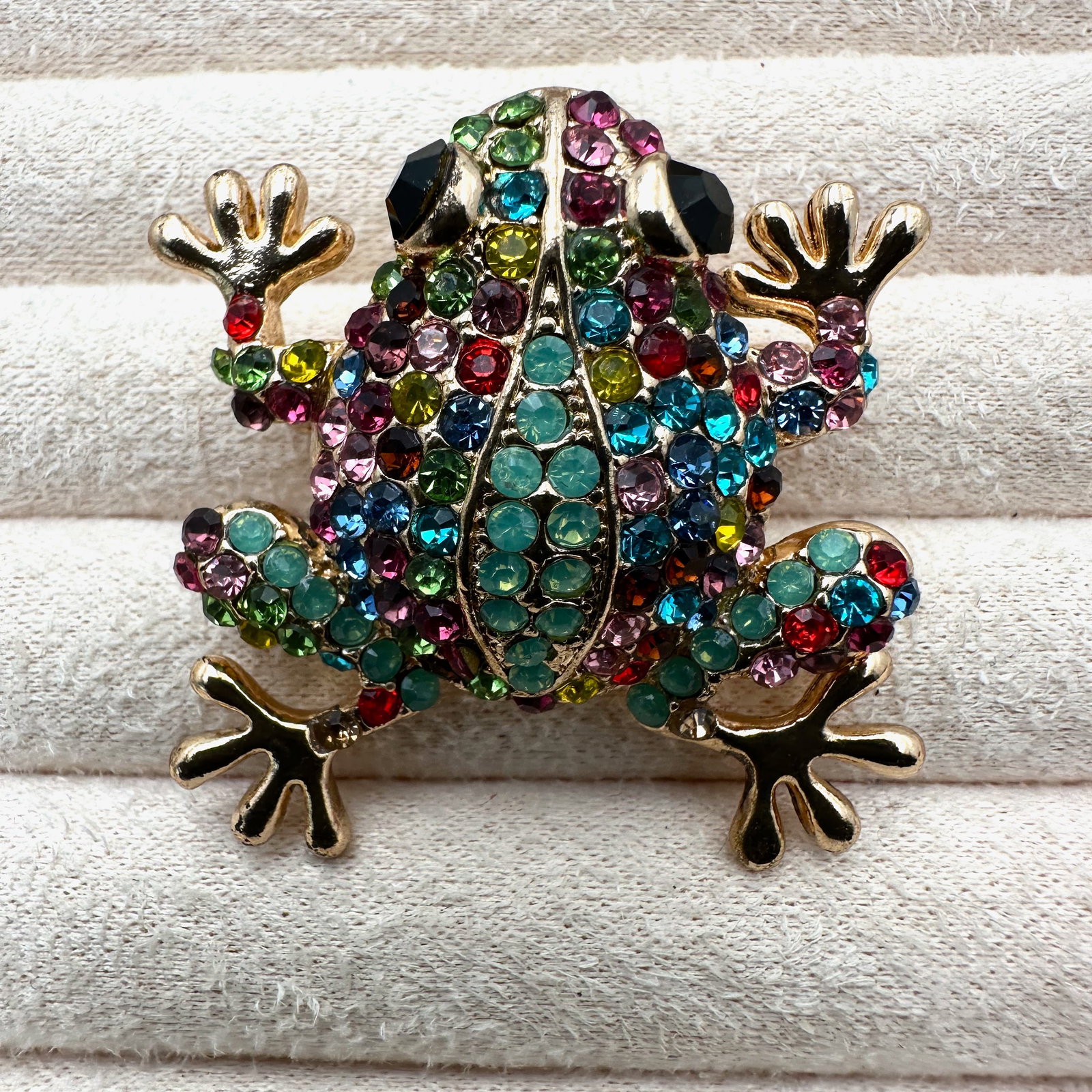 Multicolor Glass Rhinestone Gold Tone Brooch Pin Pendant 1.75 Inch (1 of 2)