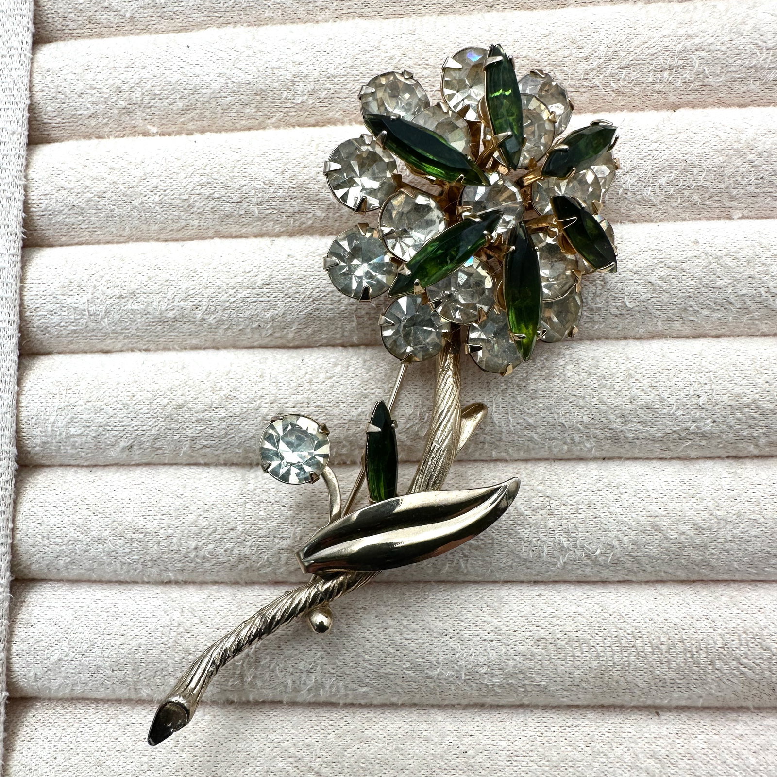 Vintage Green and Clear Glass Rhinestone Gold Tone Flower Brooch Pin 3.5 Inch: Vintage Green and Clear Glass Rhinestone Gold Tone Flower Brooch Pin 3.5 Inch