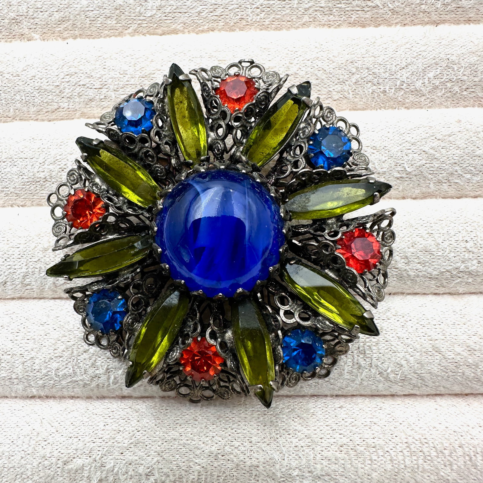 Vintage Olive Green Blue and Orange Glass Gold Tone Filigree Brooch Pin 2.25 Inch: Vintage Olive Green Blue and Orange Glass Gold Tone Filigree Brooch Pin 2.25 Inch