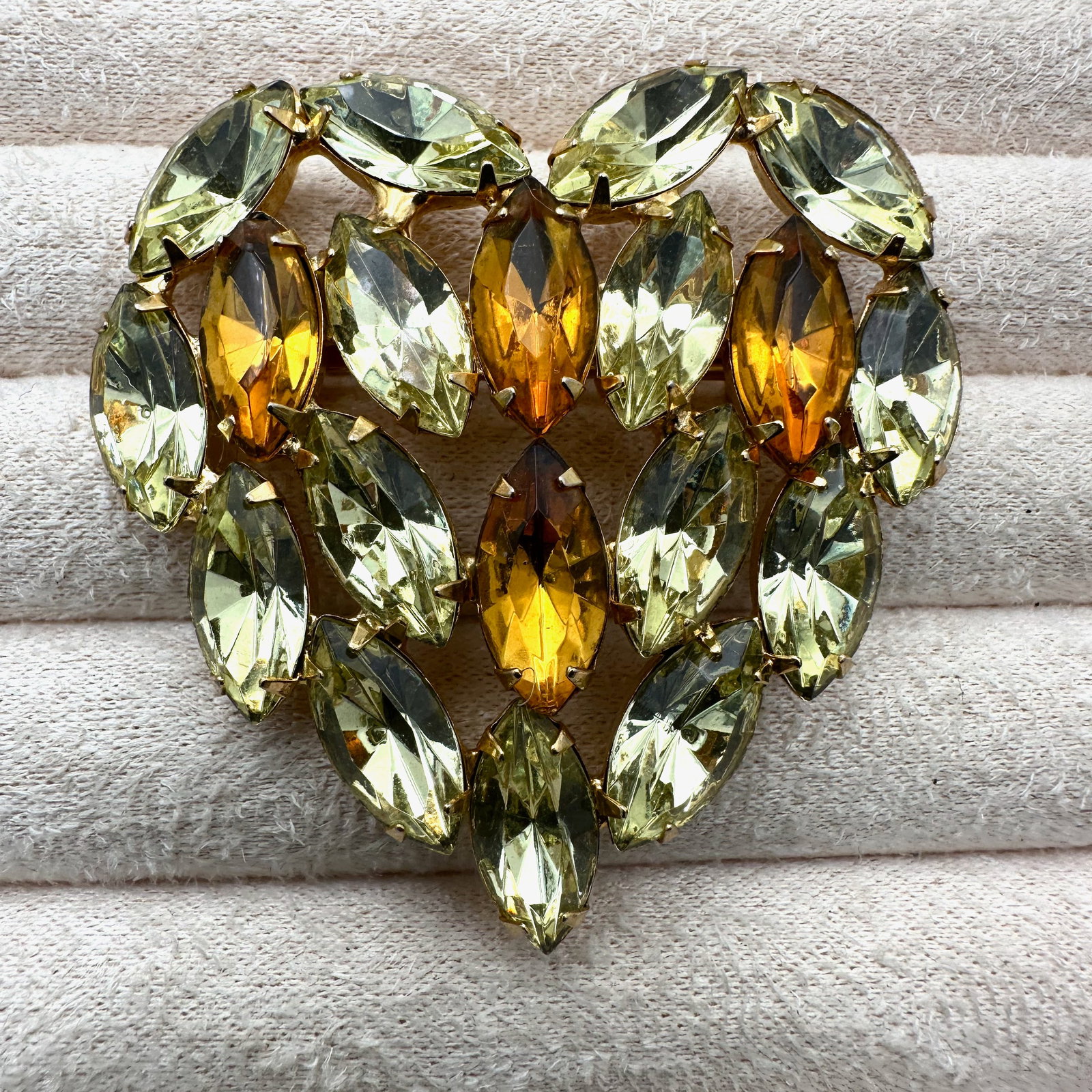 Vintage Yellow and Amber Glass Rhinestone Gold Tone Heart Design Brooch Pin 2.25 Inch: Vintage Yellow and Amber Glass Rhinestone Gold Tone Heart Design Brooch Pin 2.25 Inch