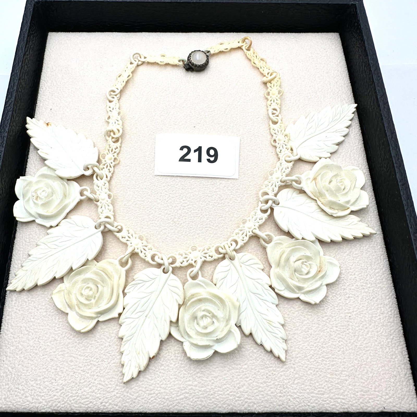 Vintage Off White Lucite Necklace Roses and Leaves 16 Inch (1 of 2)