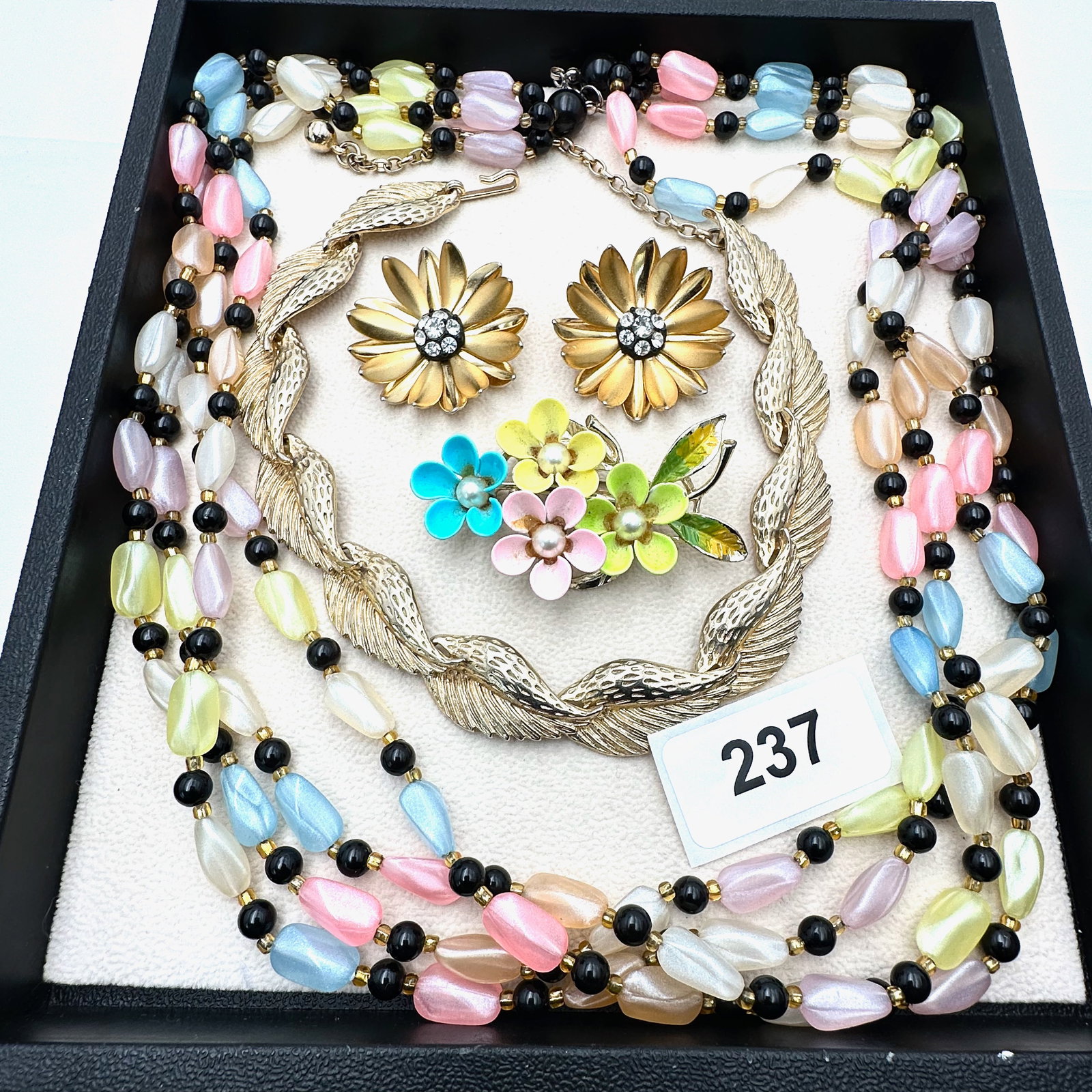 Jewelry Group Lot Vintage Retro Flower Brooch Earrings Pastel Necklace Gold Tone Choker (1 of 2)