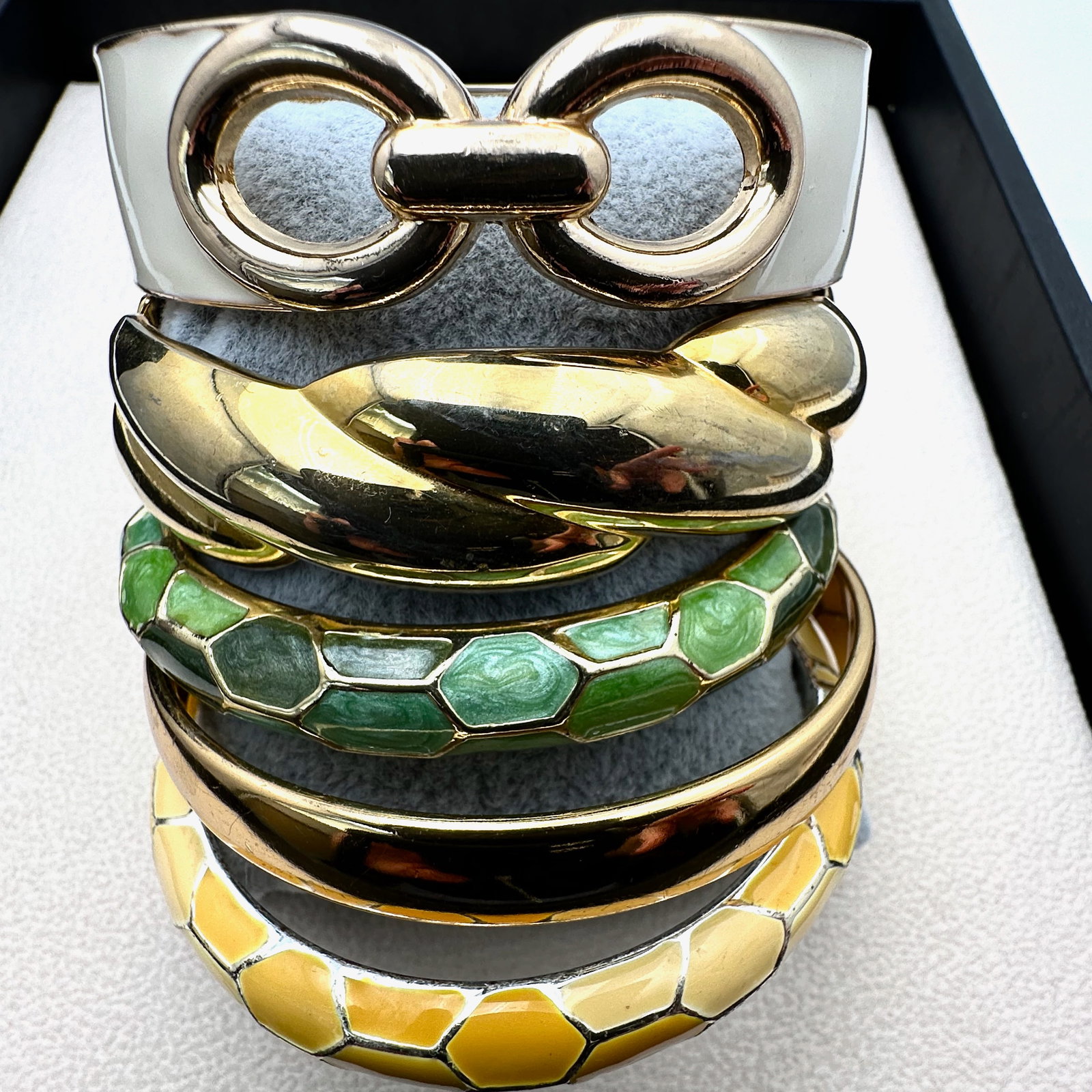 Group Lot of Costume Bracelets Gold Tone Enamel Hinged Bangles (1 of 2)