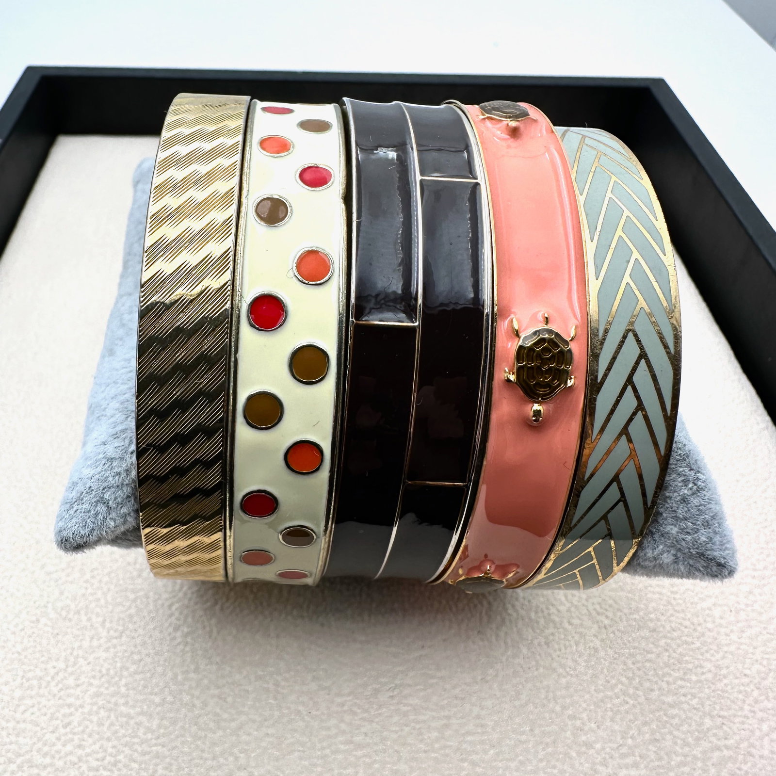 Group Lot of Costume Bracelets Gold Tone Enamel Bangles (1 of 2)