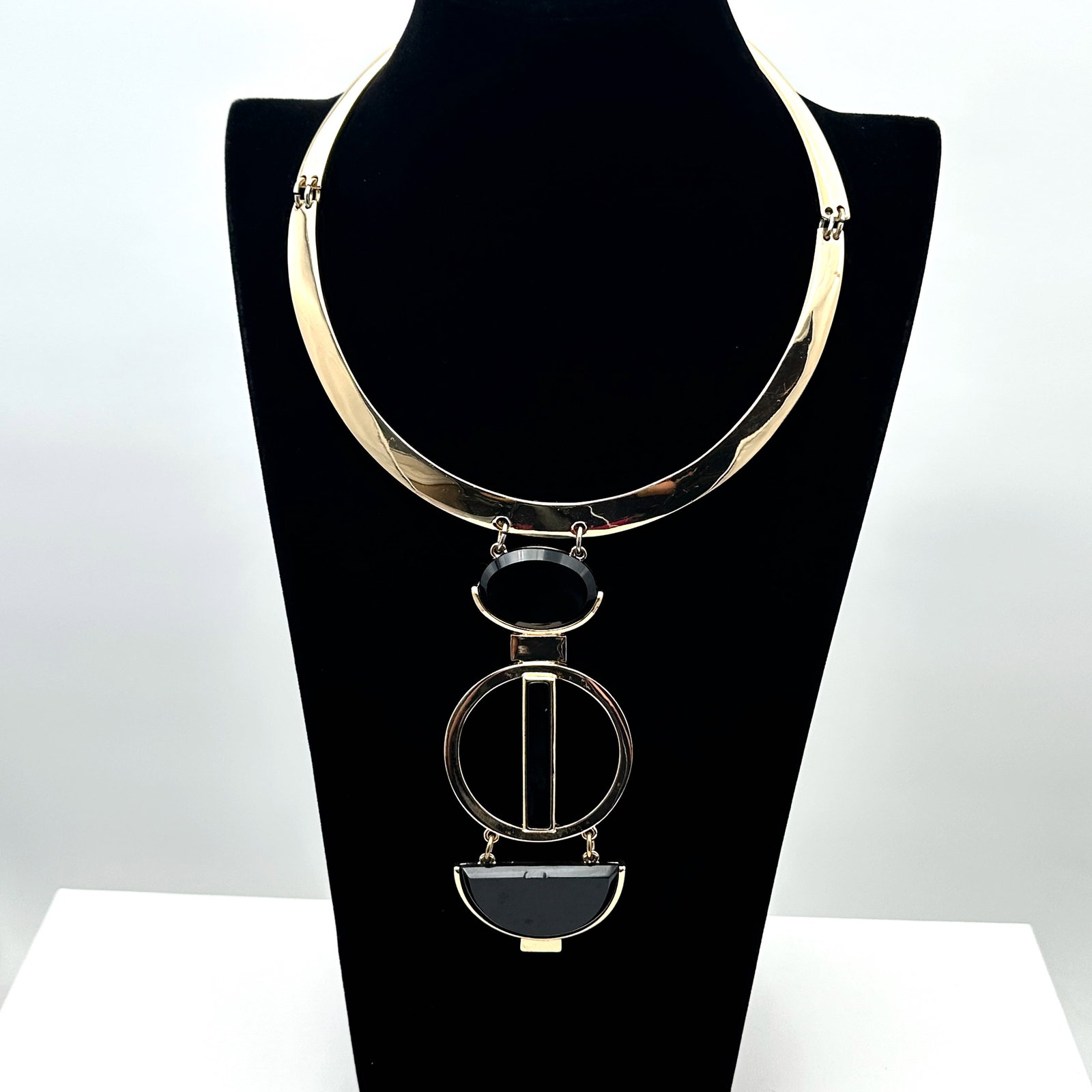 Black and Gold Tone Statement Necklace 16 to 18 Inch Wearable Length Heavy Quality Made: Black and Gold Tone Statement Necklace 16 to 18 Inch Wearable Length Heavy Quality Made