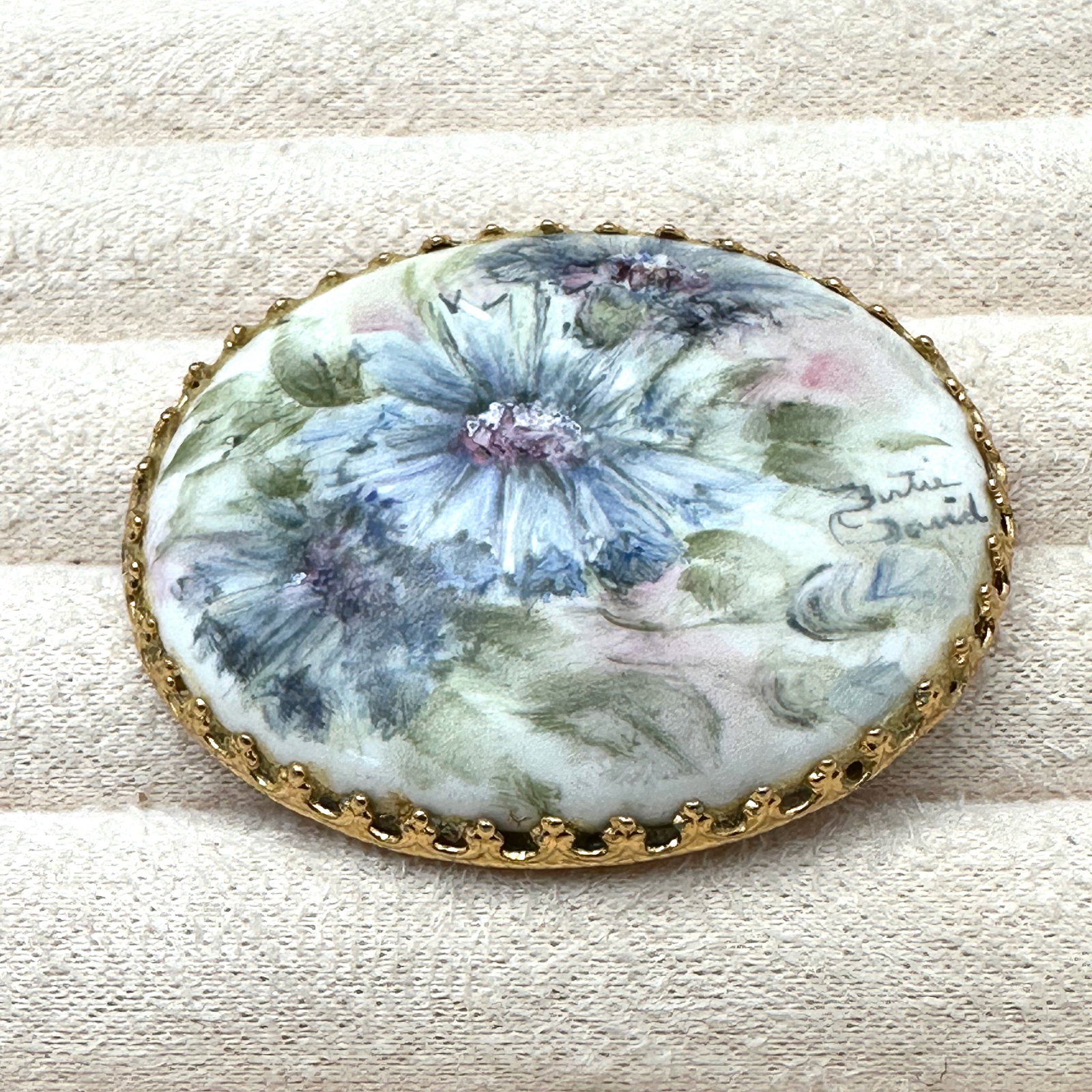 Vintage Hand Painted Porcelain Gold Tone Brooch Pin 2 Inch Floral Design: Vintage Hand Painted Porcelain Gold Tone Brooch Pin 2 Inch Floral Design