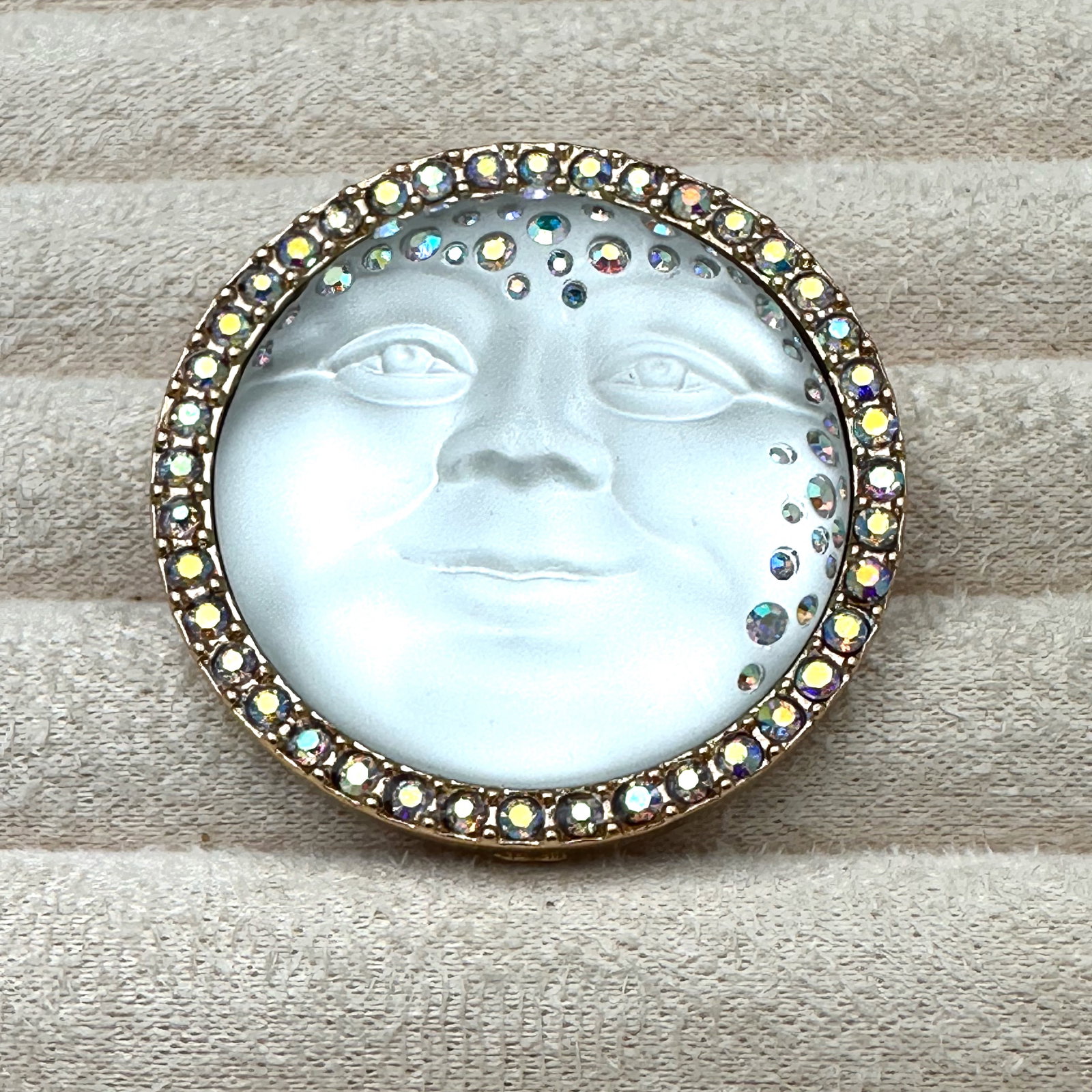Vintage Kirks Folly Opalescent Crystal Moon Face Gold Tone Brooch Pin 1.5 Inch: Vintage Kirks Folly Opalescent Crystal Moon Face Gold Tone Brooch Pin 1.5 Inch