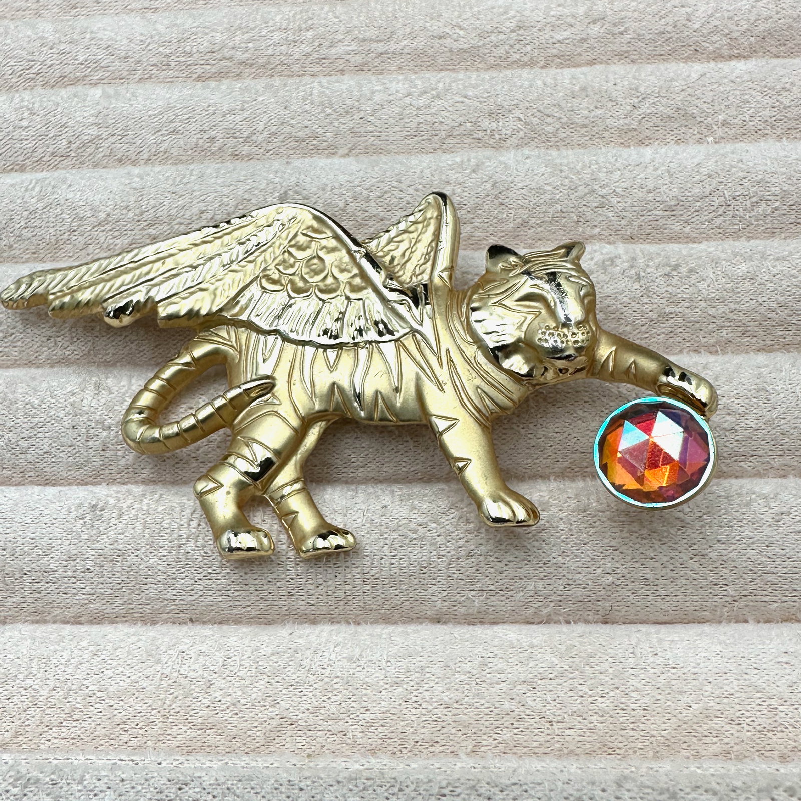 Vintage Angel Cat Gold Tone Brooch Pin Aurora Borealis Rhinestone 3 Inch: Vintage Angel Cat Gold Tone Brooch Pin Aurora Borealis Rhinestone 3 Inch