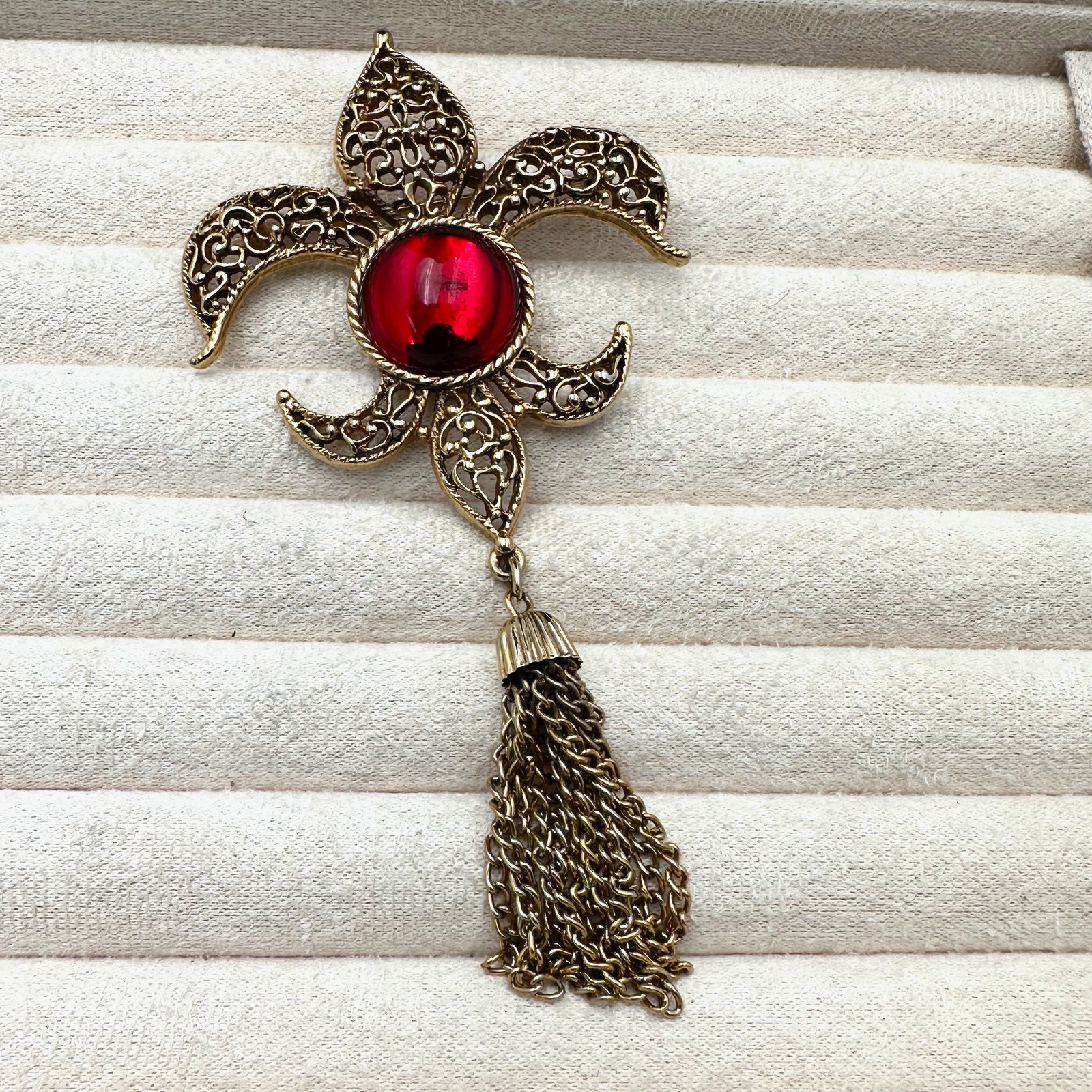 Vintage Red Glass Cabochon Gold Tone Filigree Fleur De Lis Brooch Pin 4.5 Inch (1 of 2)