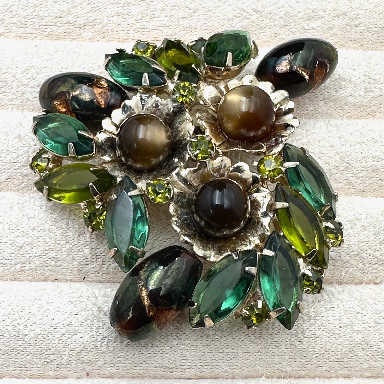 Vintage Green Glass Rhinestone Murano Glass Bead Gold Tone Brooch Pin 2.5 Inch: Vintage Green Glass Rhinestone Murano Glass Bead Gold Tone Brooch Pin 2.5 Inch
