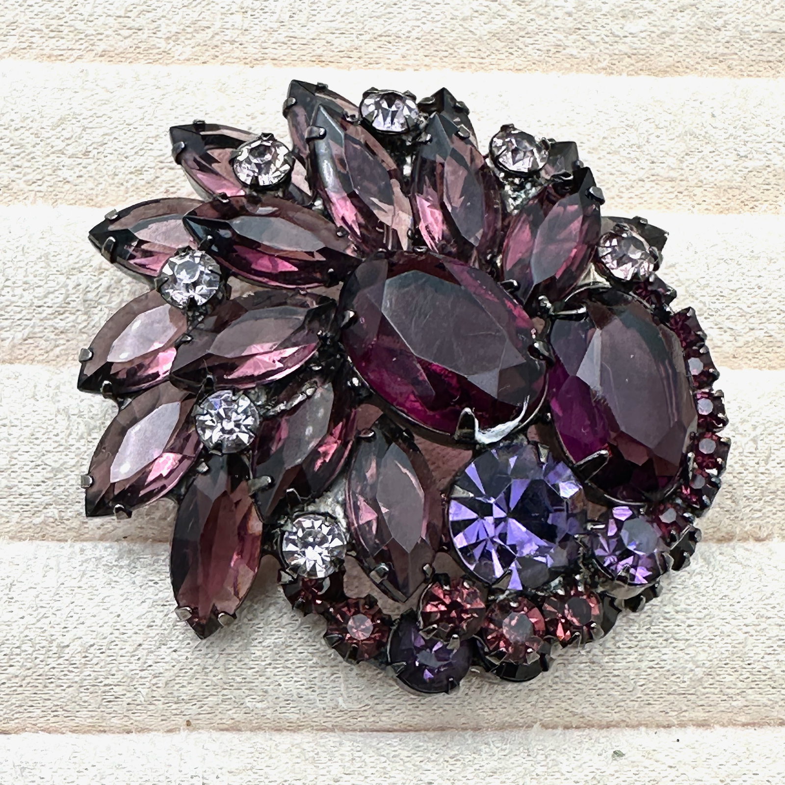Vintage Juliana? Pink Purple Glass Rhinestone Gunmetal Brooch Pin 2.5 Inch: Vintage Juliana? Pink Purple Glass Rhinestone Gunmetal Brooch Pin 2.5 Inch