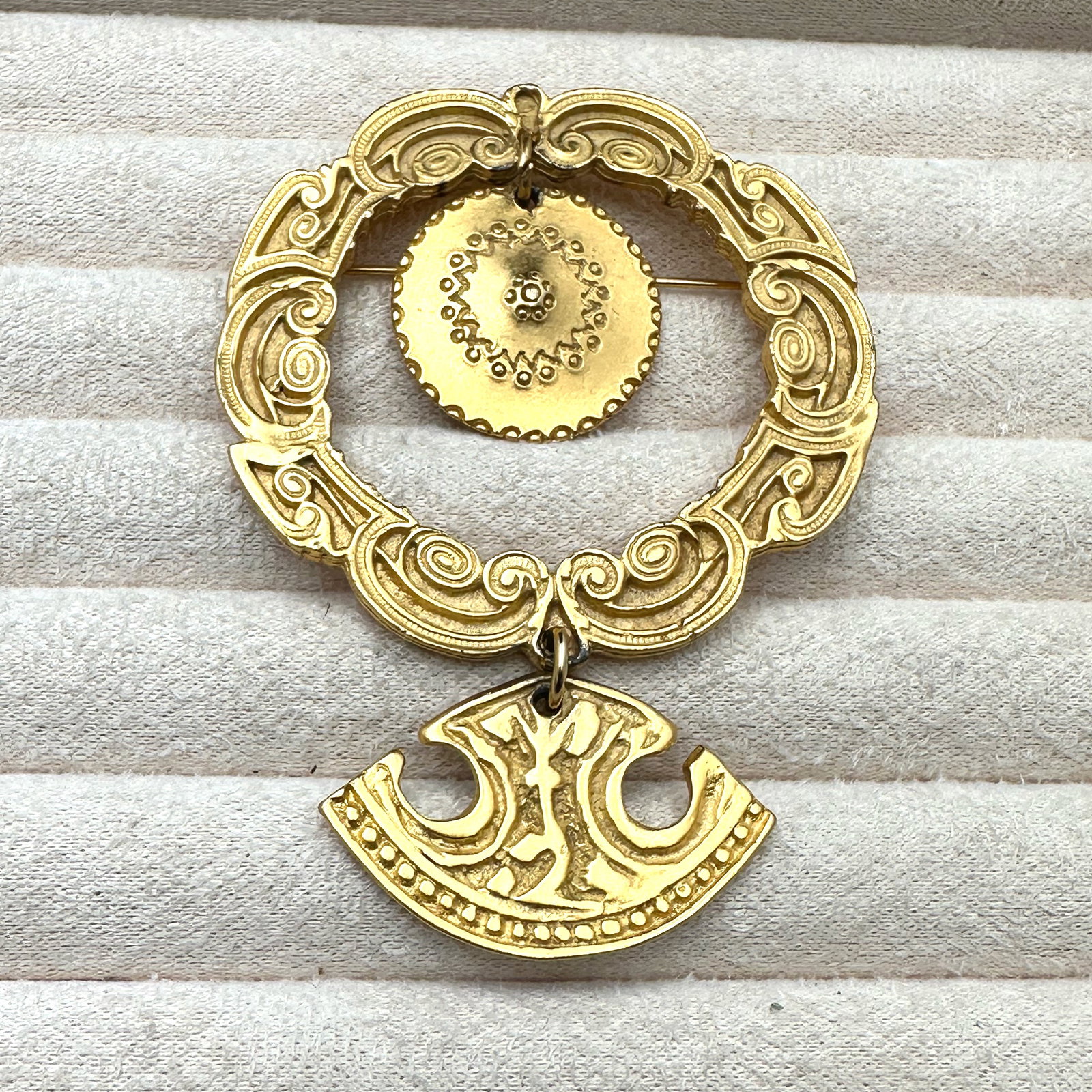 Vintage Gold Tone Brooch Pin Ethnic Design 3 Inch Length (1 of 2)
