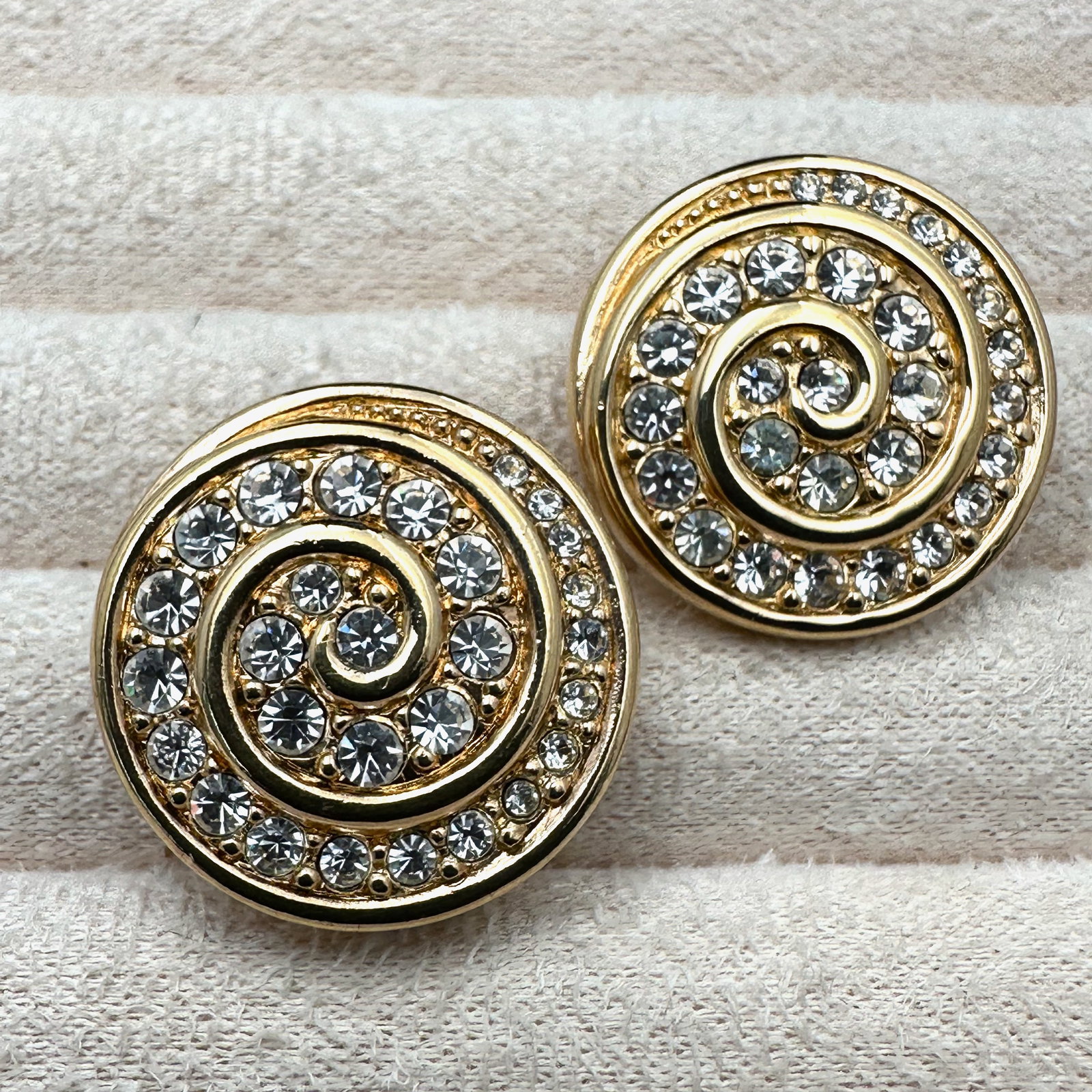Vintage Swarovski Clear Crystal Gold Plated Clip Earrings 1 Inch (1 of 2)
