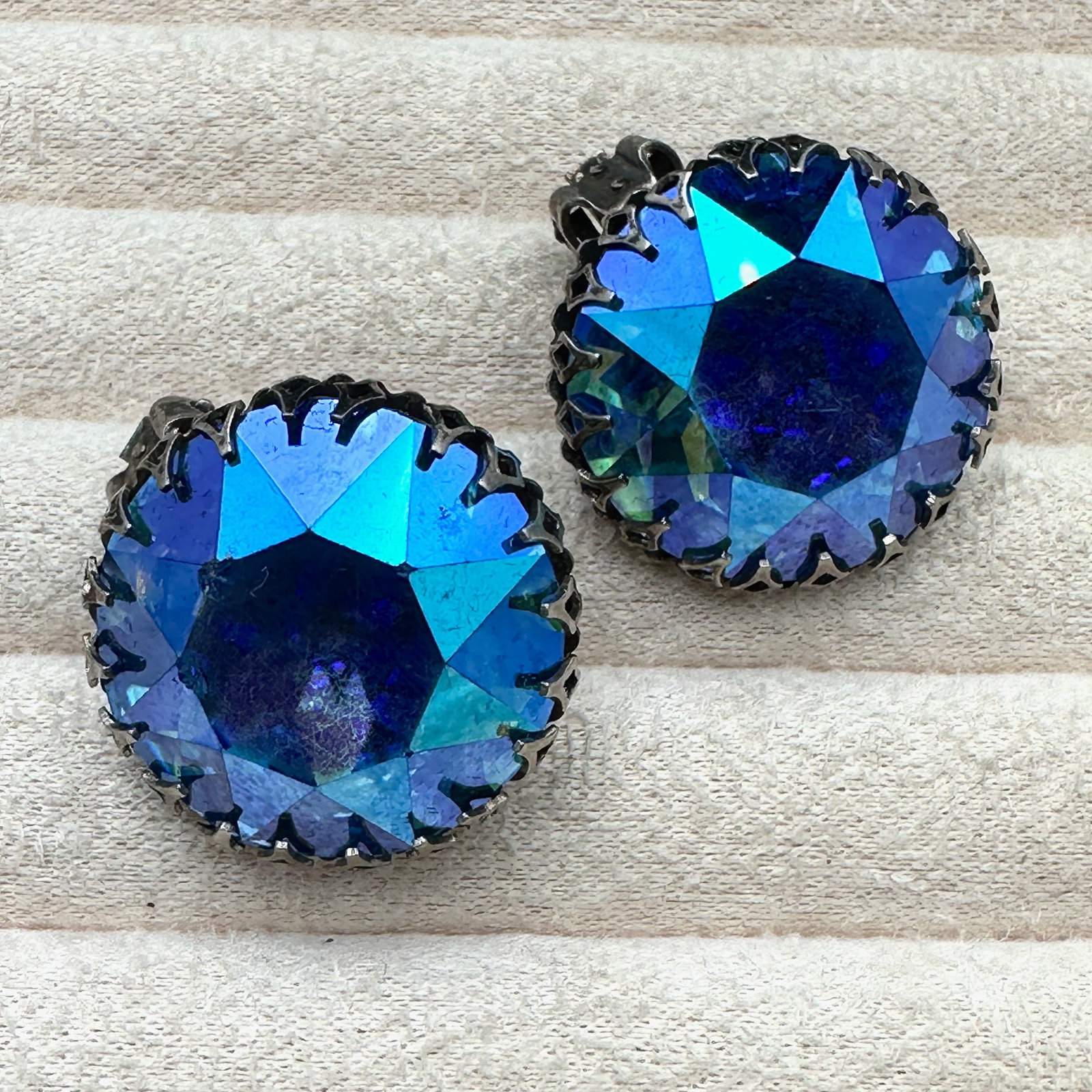 Vintage Kramer Blue Glass Rhinestone Silver Tone Clip Earrings (1 of 2)