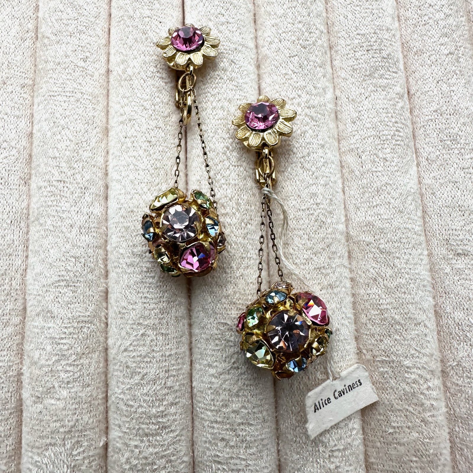 Vintage Alice Caviness Multicolor Rhinestone Gold Tone Clip Earrings Chandelier 2 Inch: Vintage Alice Caviness Multicolor Rhinestone Gold Tone Clip Earrings Chandelier 2 Inch