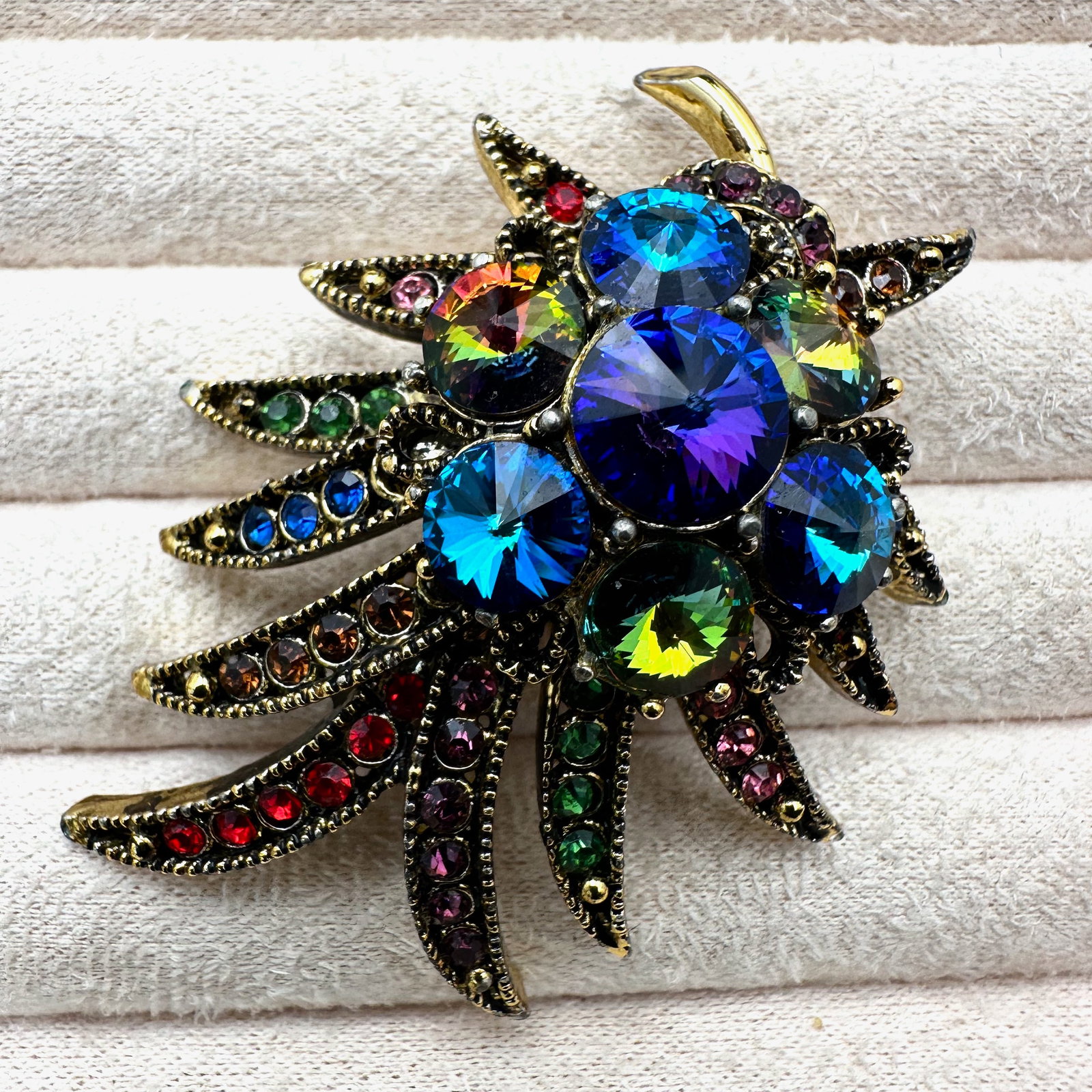 Vintage Unsigned Hollycraft? Rivoli Multicolor Rhinestone Gold Tone Brooch Pin 2.5 Inch (1 of 2)