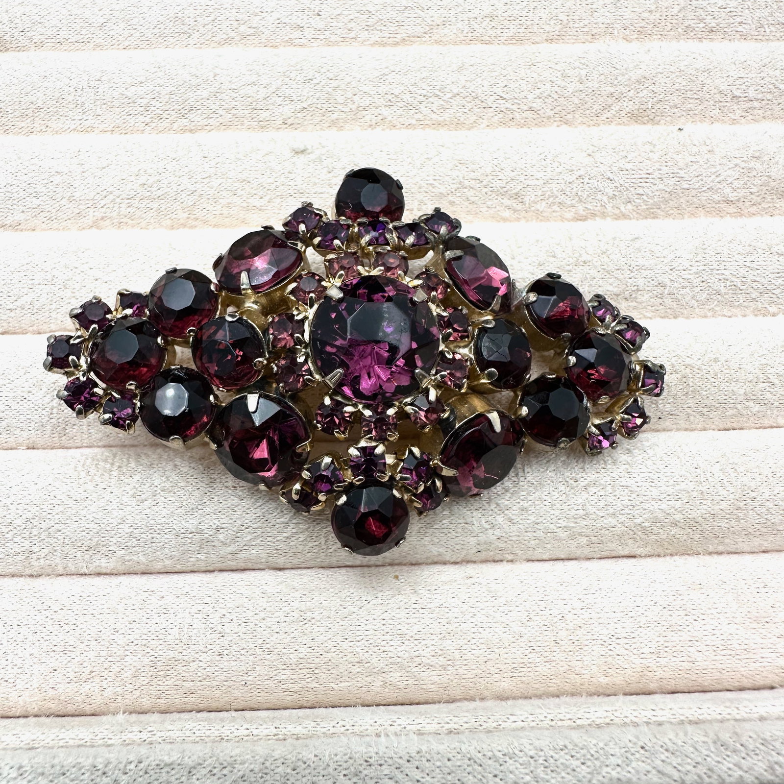 Vintage Purple Glass Rhinestone Gold Tone Brooch Pin 3 Inch: Vintage Purple Glass Rhinestone Gold Tone Brooch Pin 3 Inch