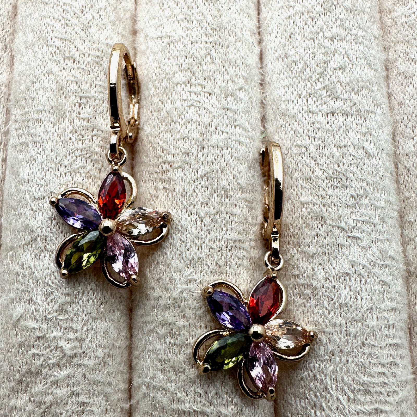Multicolor Cubic Zirconia Gold Plated Pierced Earrings 1 Inch Length: Multicolor Cubic Zirconia Gold Plated Pierced Earrings 1 Inch Length
