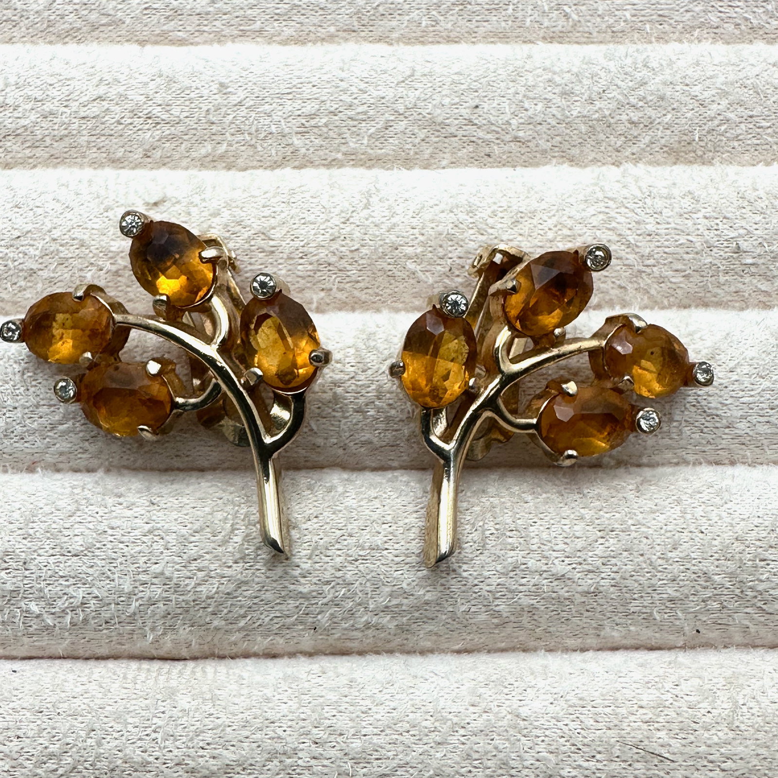 Vintage Dewees Amber Glass Rhinestone Gold Plated Clip Earrings: Vintage Dewees Amber Glass Rhinestone Gold Plated Clip Earrings