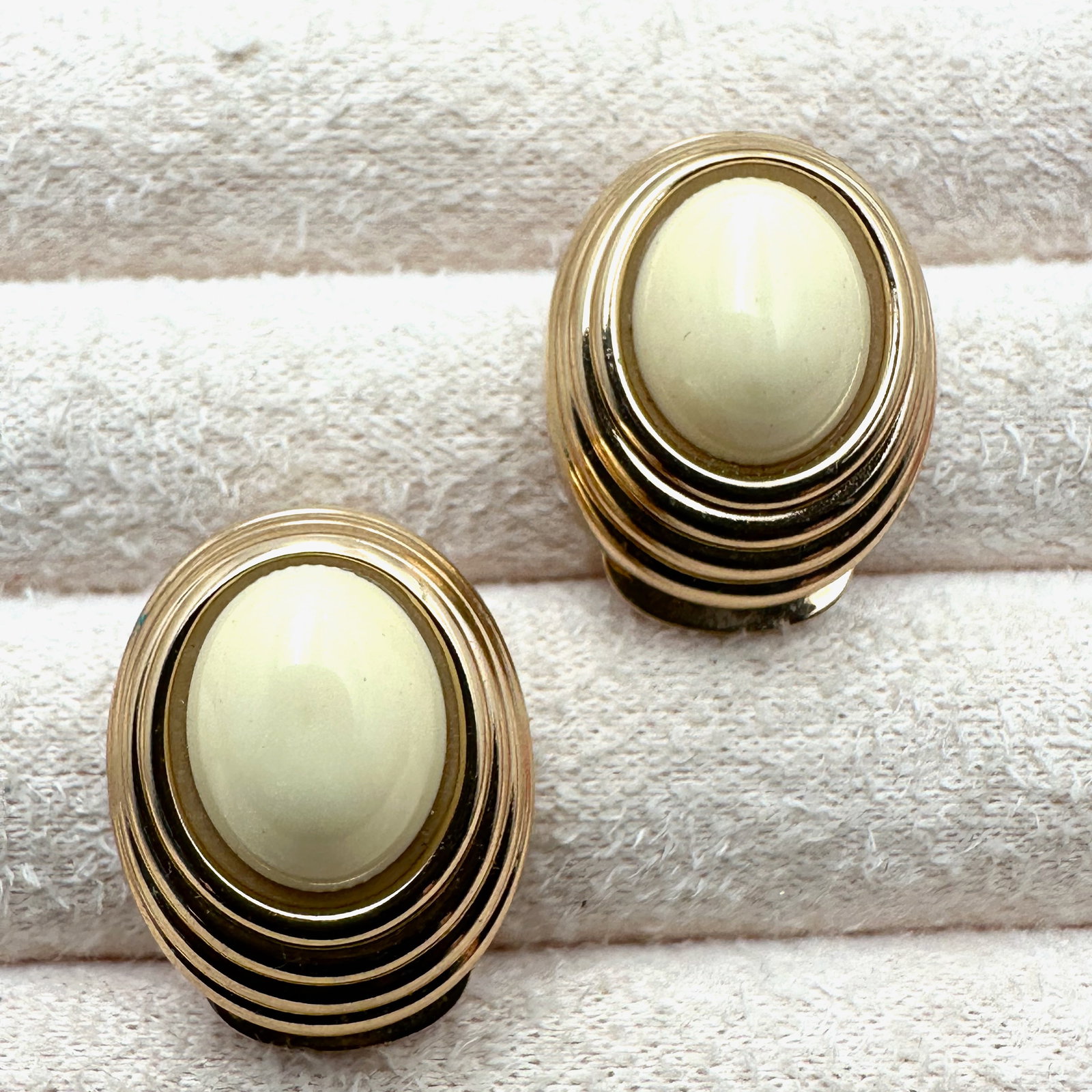Vintage Christian Dior Creme Cabochon Gold Tone Clip Earrings (1 of 2)