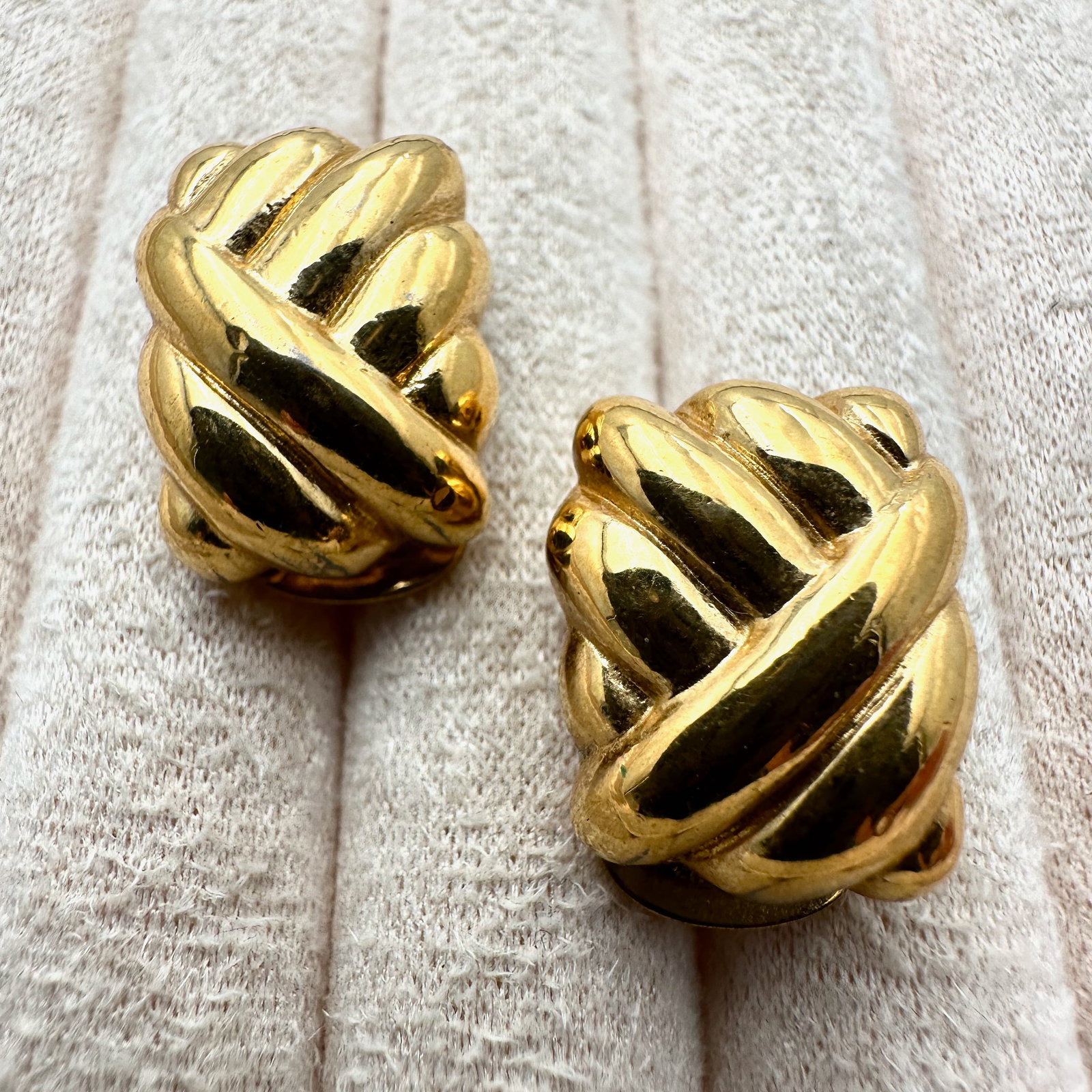 Vintage Christian Dior Gold Tone Clip Earrings 3/4 Inch: Vintage Christian Dior Gold Tone Clip Earrings 3/4 Inch