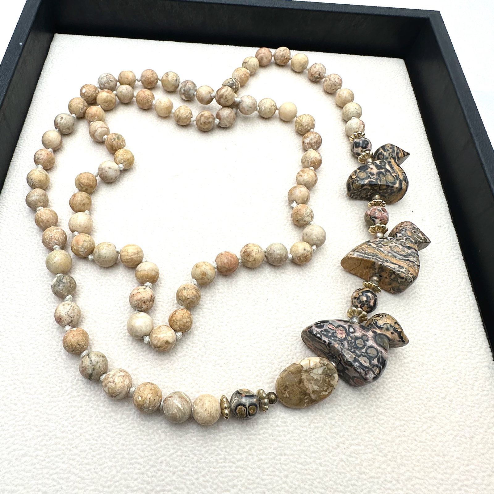 Vintage Carved Jasper Bead and Three Duck Pendants Necklace 32 Inch (1 of 2)