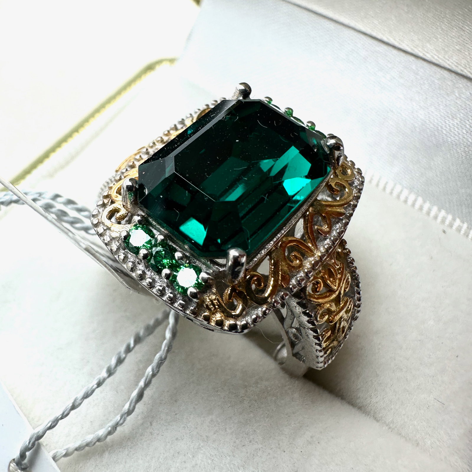 Swarovski Green Crystal Silver Plated Gold Accented Ring Size 9 Box Included: Swarovski Green Crystal Silver Plated Gold Accented Ring Size 9 Box Included
