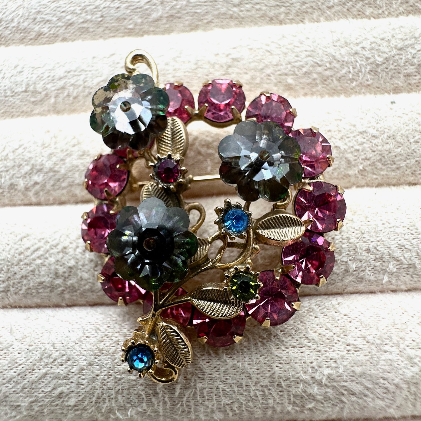 Vintage Pink and Grey Glass Rhinestone Gold Tone Flower Design Brooch Pin 2 Inch: Vintage Pink and Grey Glass Rhinestone Gold Tone Flower Design Brooch Pin 2 Inch