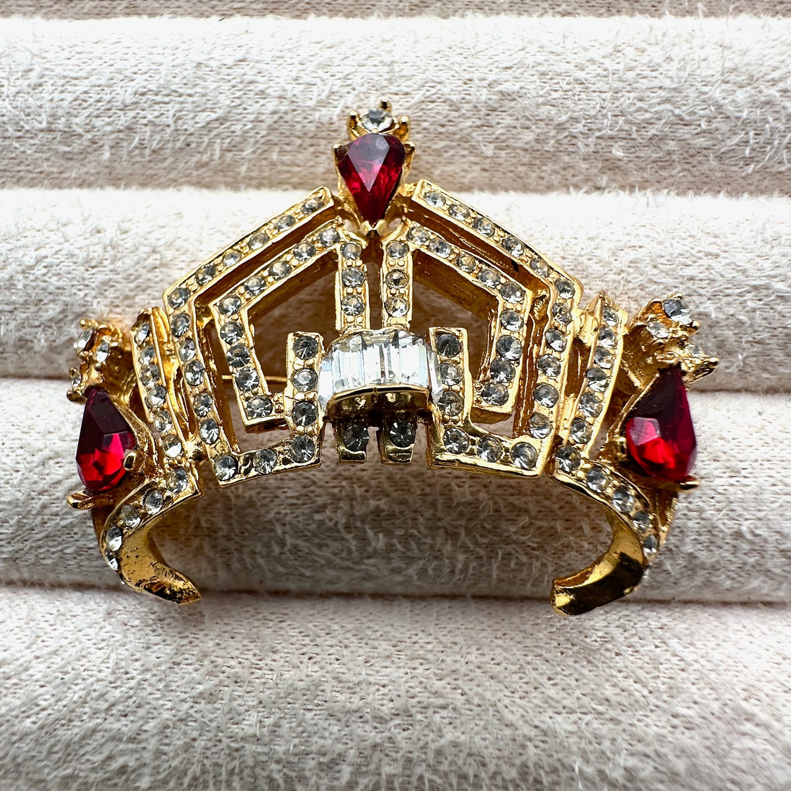 Vintage Red and Clear Glass Rhinestone Gold Tone Crown Brooch Pin 1.75 Inch (1 of 2)