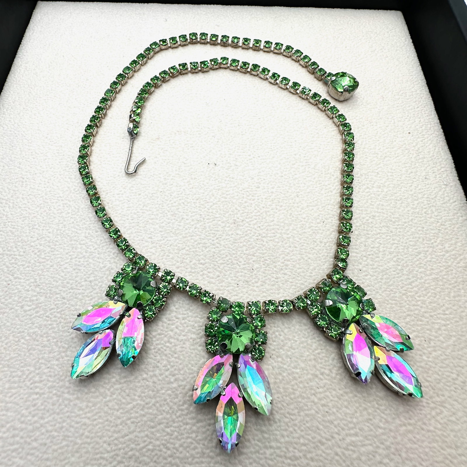 Vintage Green Aurora Borealis Glass Rhinestone Silver Tone Necklace 17 Inch: Vintage Green Aurora Borealis Glass Rhinestone Silver Tone Necklace 17 Inch