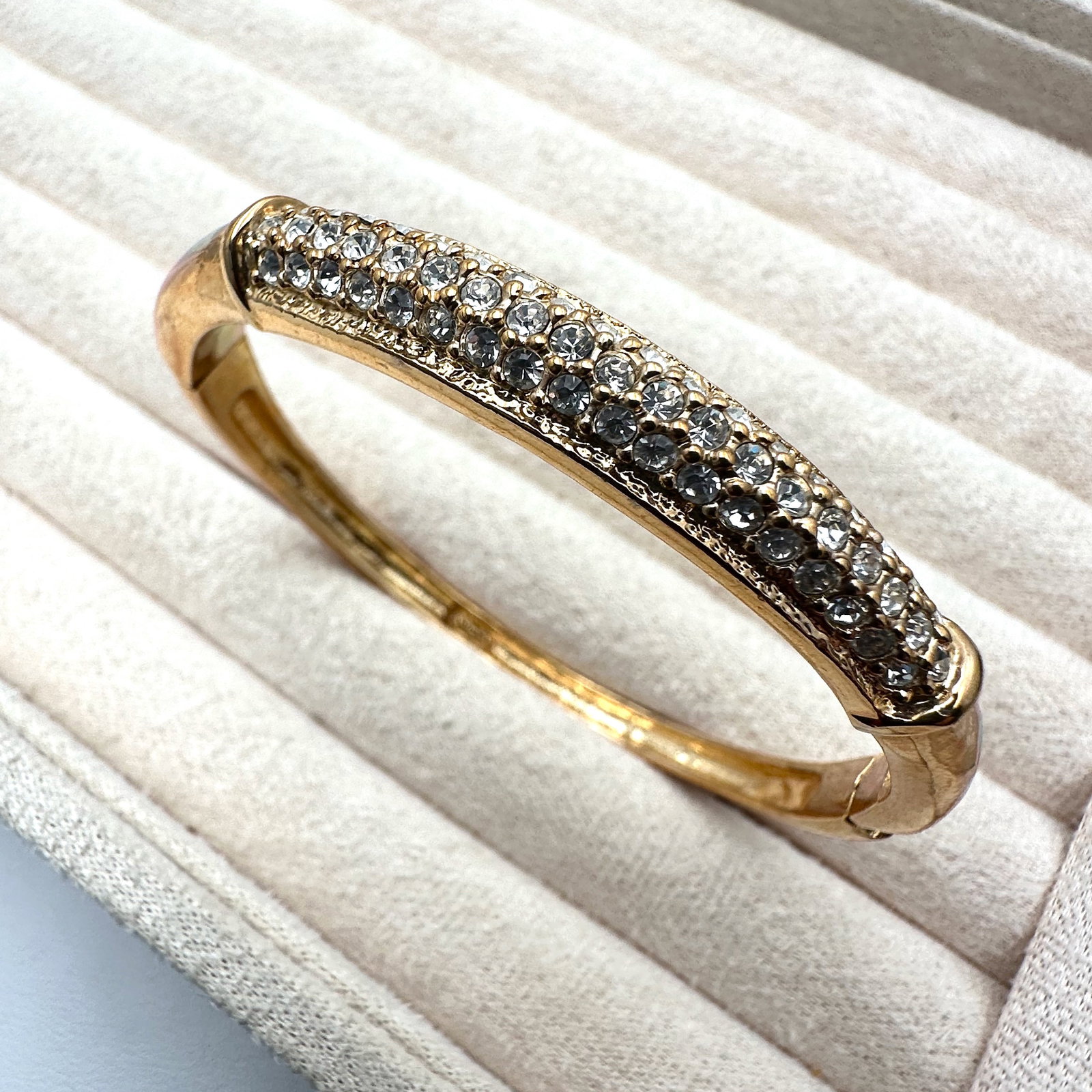 Vintage Roman Clear Crystal Gold Tone Hinged Bangle Bracelet 7 Inch (1 of 2)