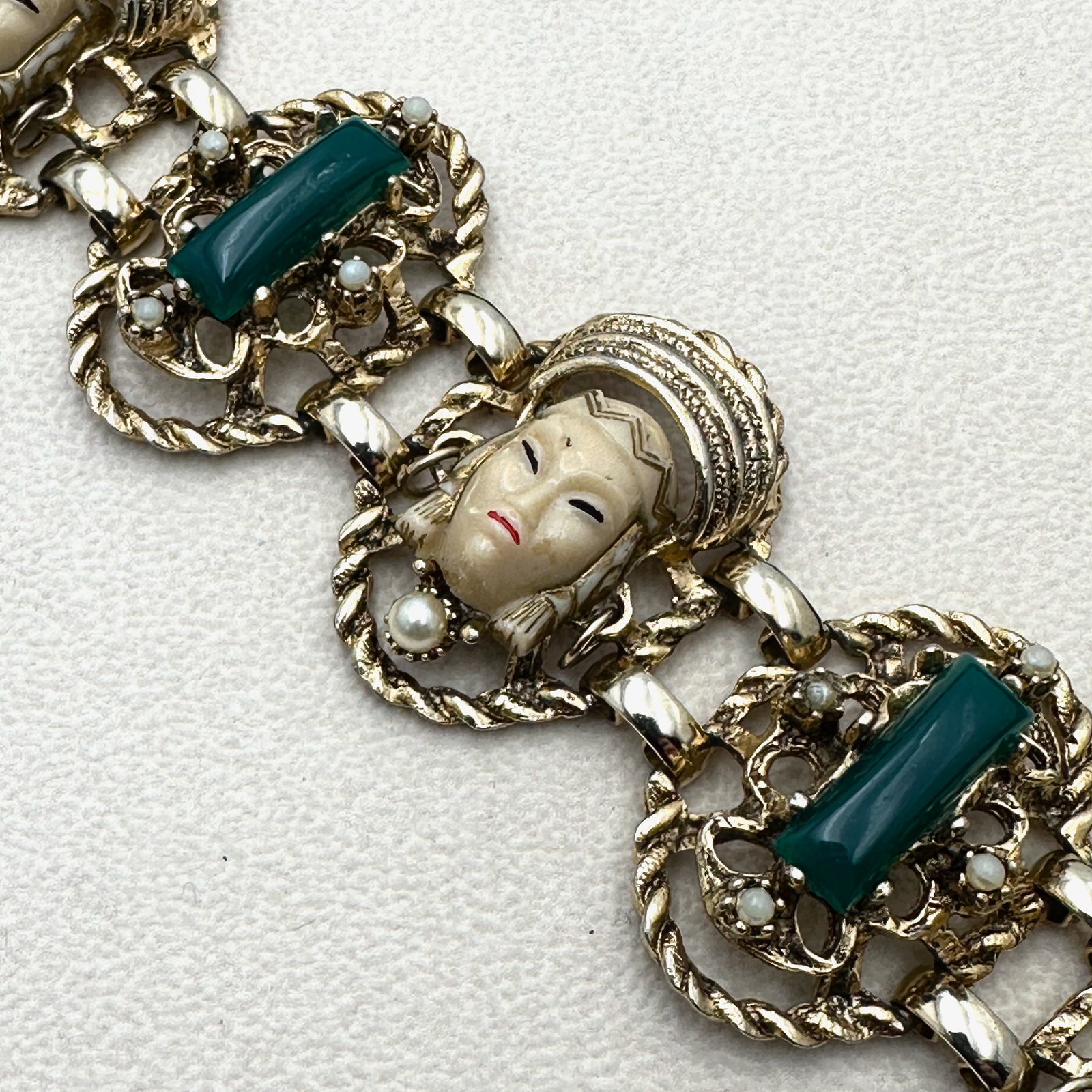 Vintage Unsigned Selro Selini Asian Princess Gold Tone Bracelet 7.5 Inch Length (1 of 3)