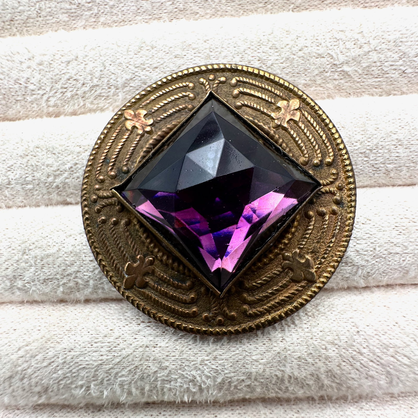 Antique Victorian Purple Czech Glass Antiqued Gold Tone Brooch Pin 1.5 Inch: Antique Victorian Purple Czech Glass Antiqued Gold Tone Brooch Pin 1.5 Inch