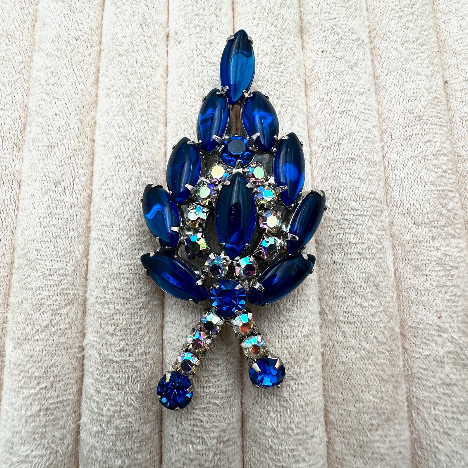 Vintage Blue Glass Rhinestone Silver Tone Brooch Pin 3 Inch: Vintage Blue Glass Rhinestone Silver Tone Brooch Pin 3 Inch