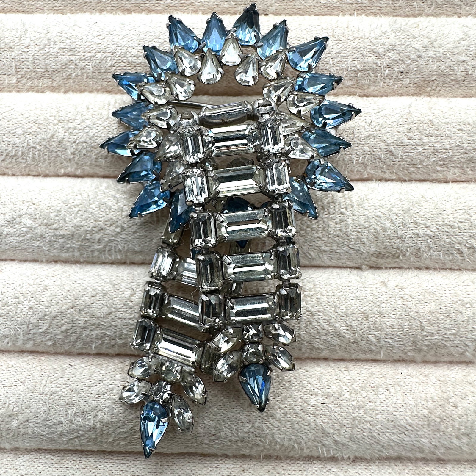 Vintage Blue and Clear Glass Rhinestone Silver Tone Brooch Pin 2.75 Inch: Vintage Blue and Clear Glass Rhinestone Silver Tone Brooch Pin 2.75 Inch