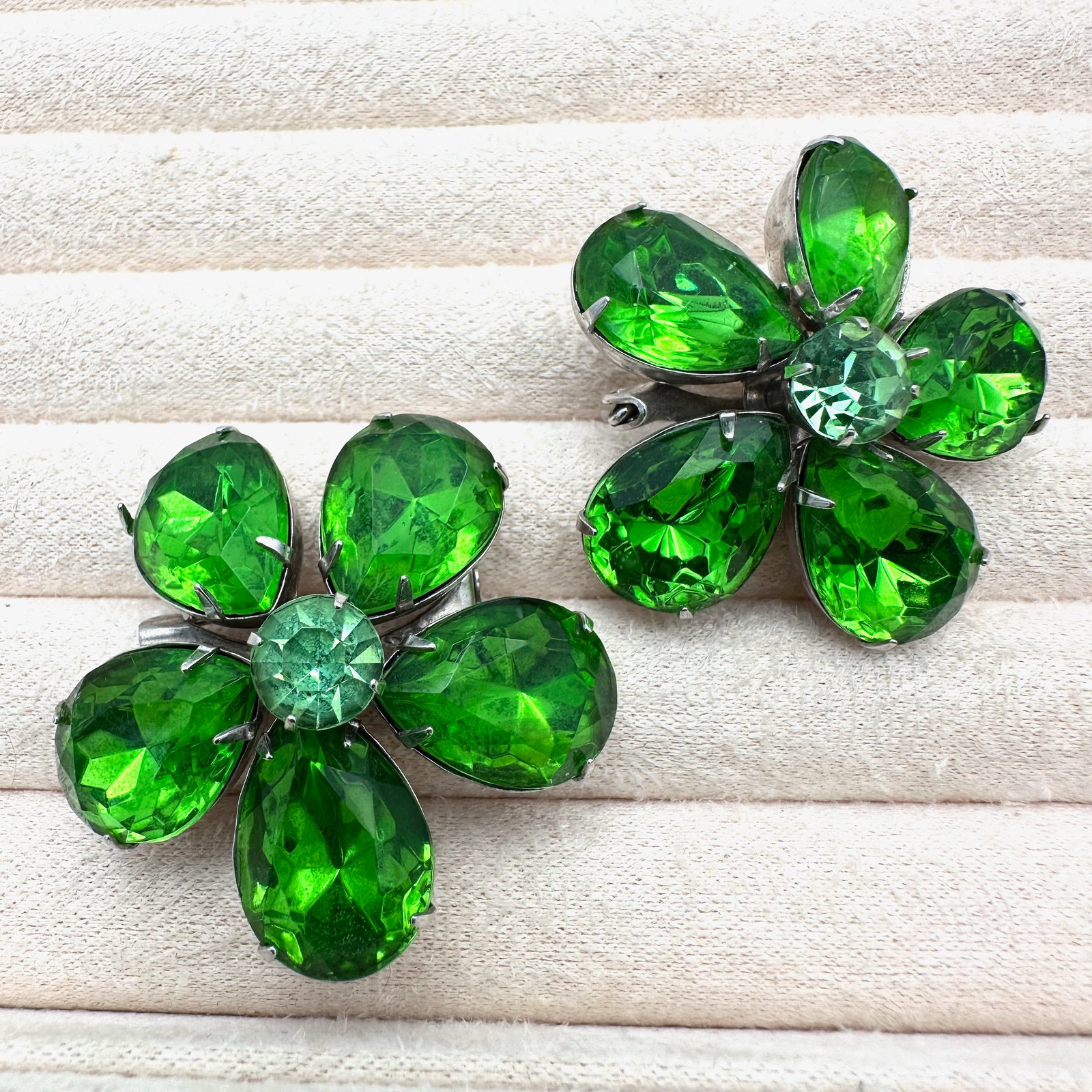 Vintage Coro Pair of Green Glass Rhinestone Silver Tone Flower Brooches Pins (1 of 2)