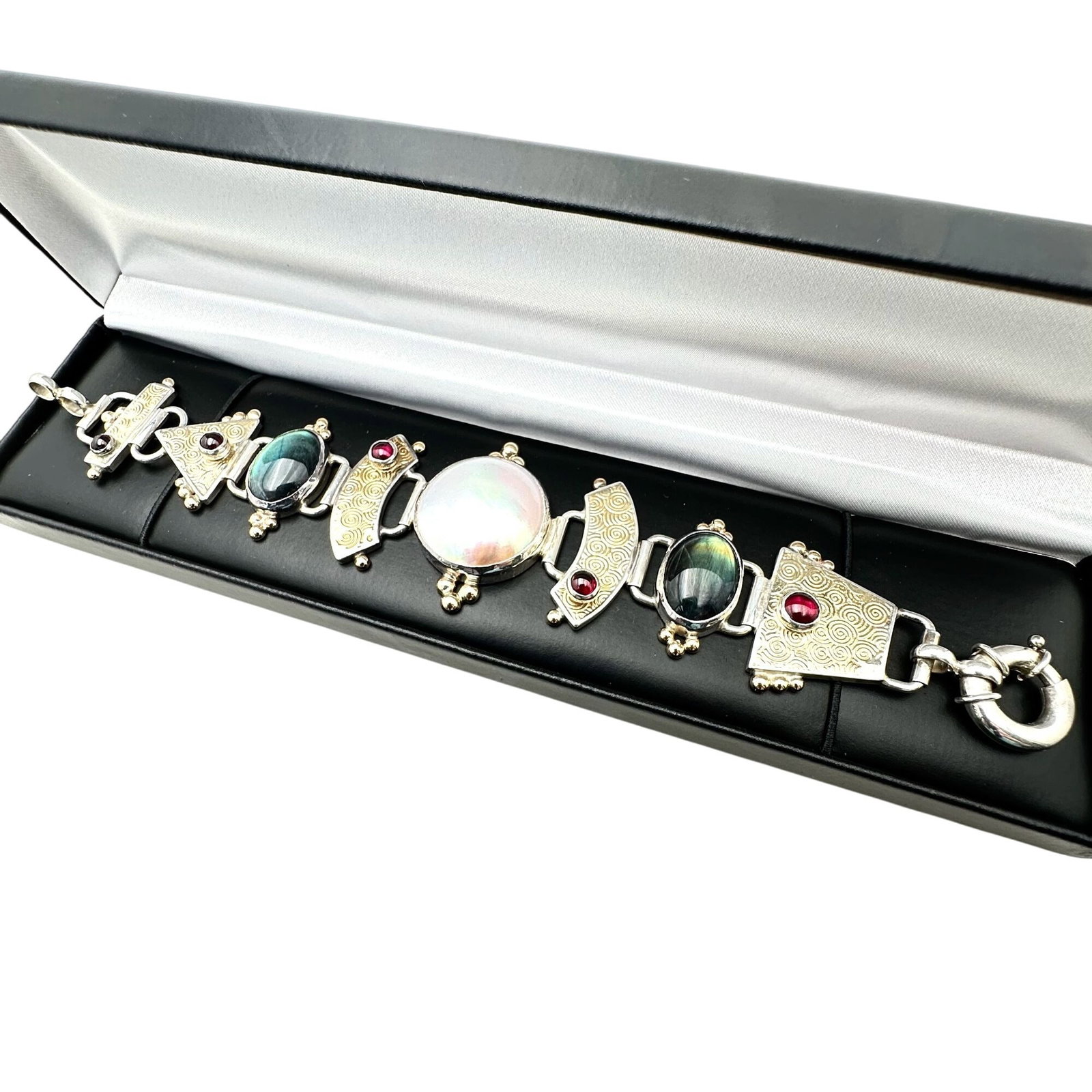 Rare Tricia Young 14K Gold Sterling Silver Pearl Garnet Bracelet: Rare Tricia Young 14K Gold Sterling Silver Pearl Garnet BraceletThis elegant bracelet showcases a harmonious blend of 14K gold, sterling silver, pearls, and garnets, making it a unique and rare piece 